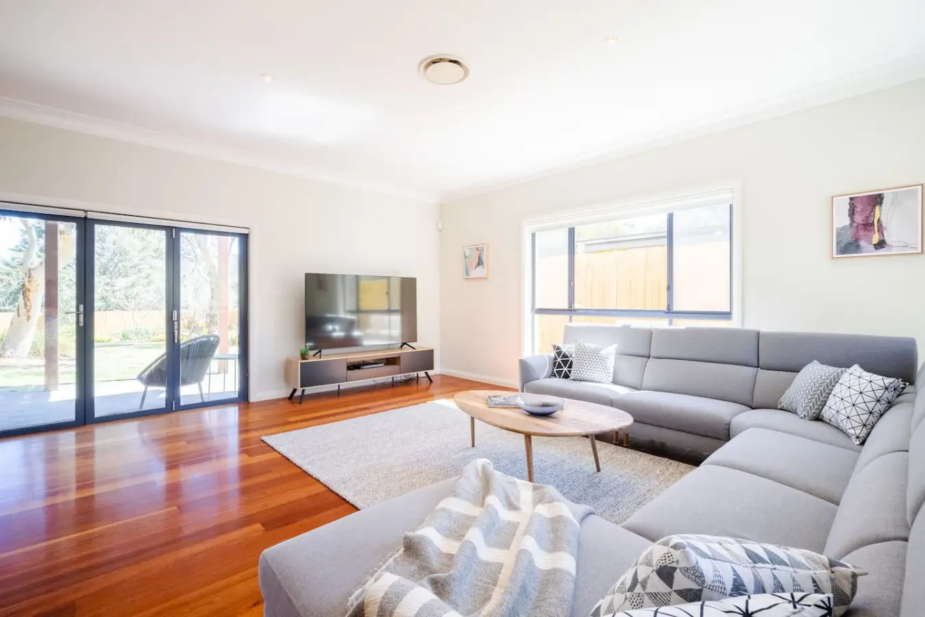Alleura House – 5BR Bushland Retreat, Sleeps 12, Leura - Image 21