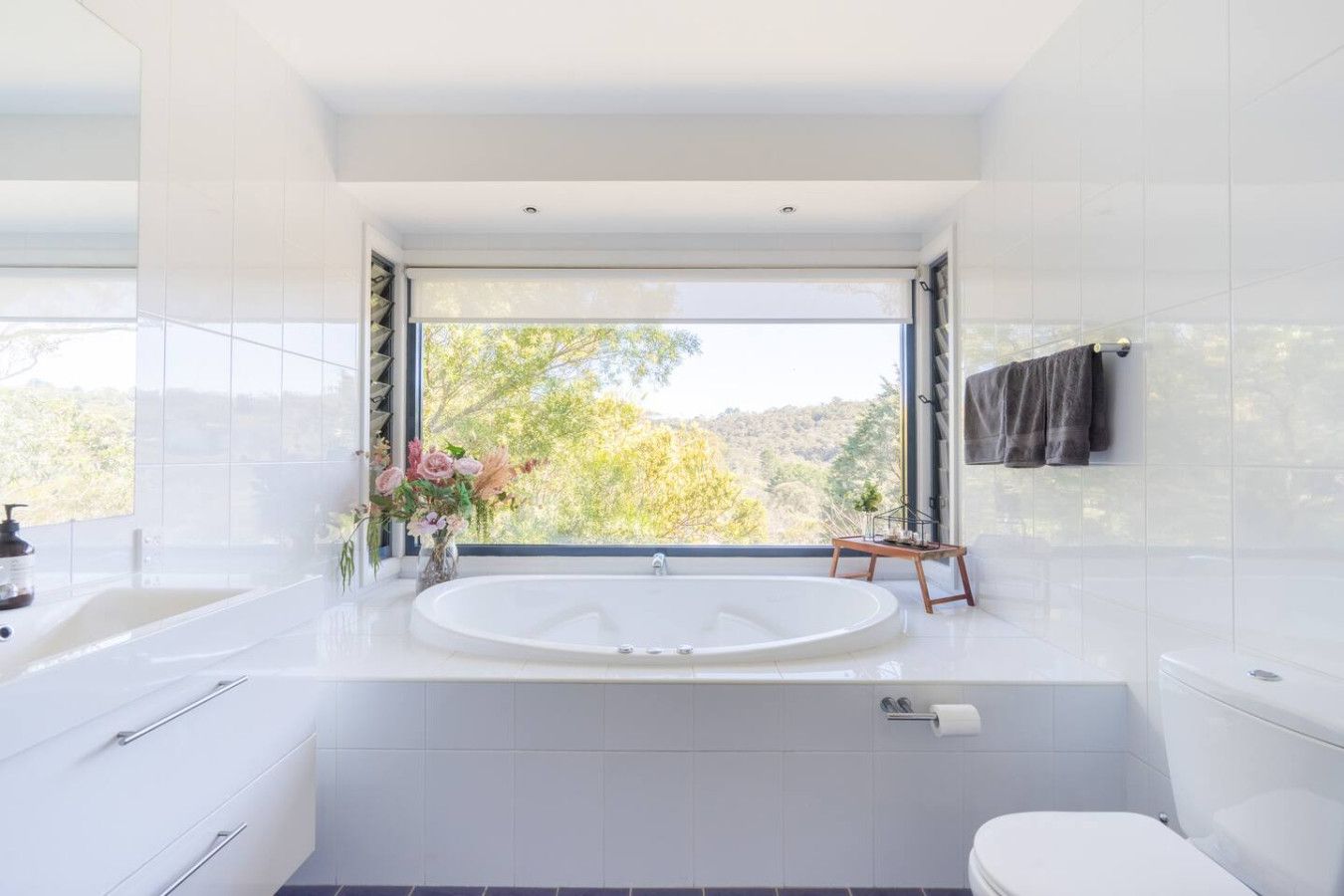 Alleura House – 5BR Bushland Retreat, Sleeps 12, Leura - Image 10