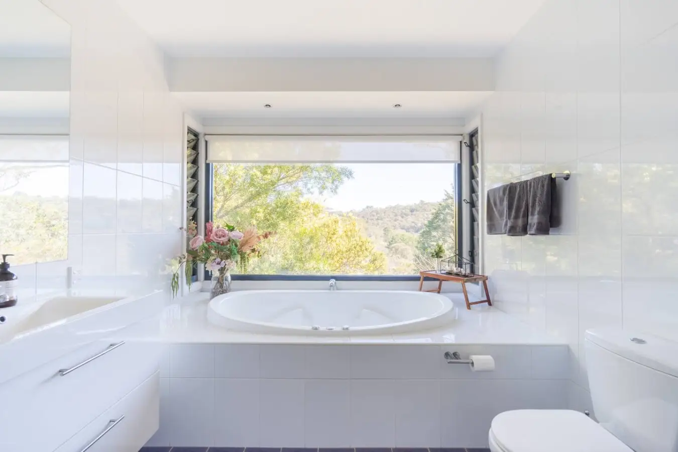 Alleura House – 5BR Bushland Retreat, Sleeps 12, Leura - Image 10