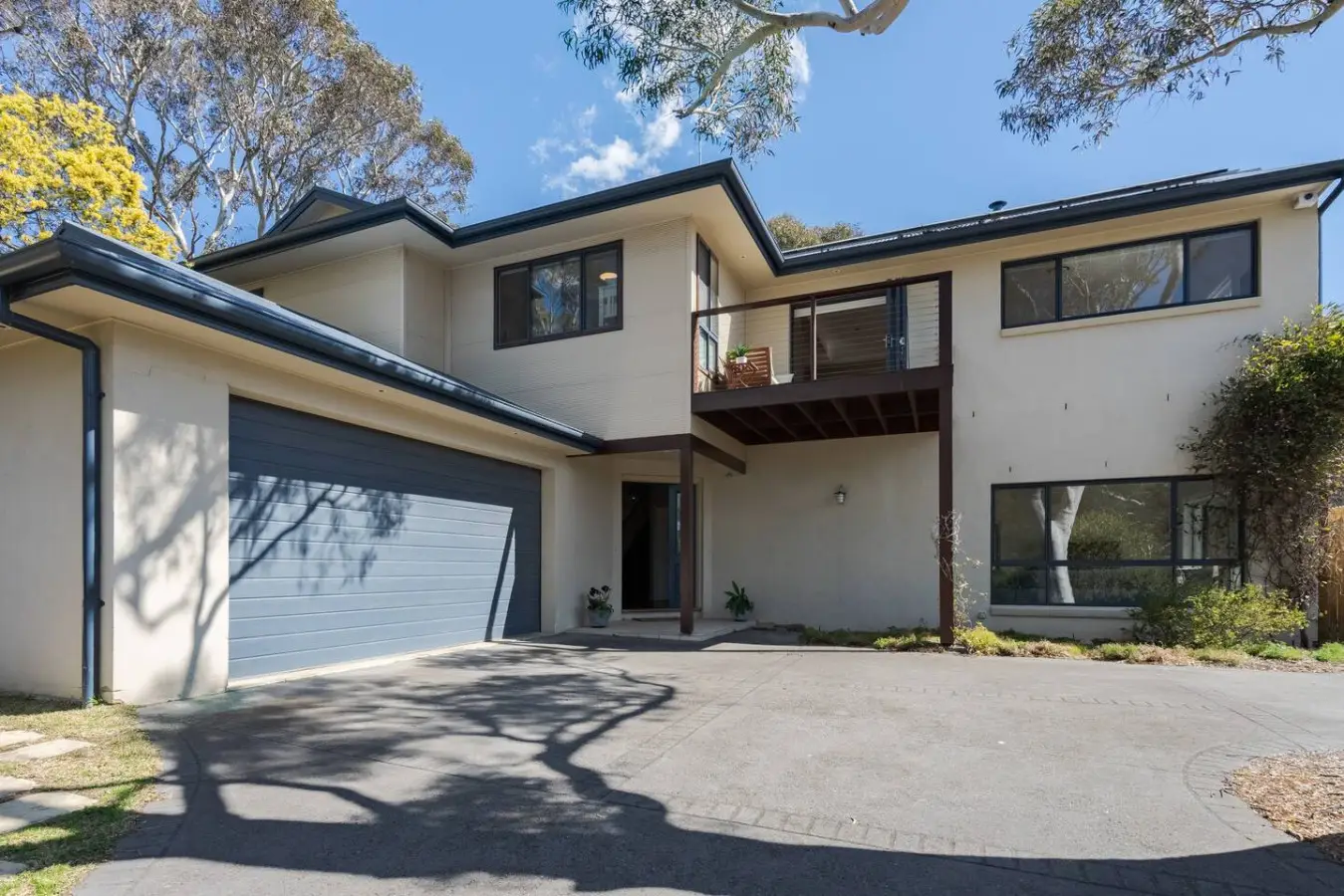 Alleura House – 5BR Bushland Retreat, Sleeps 12, Leura - Image 25