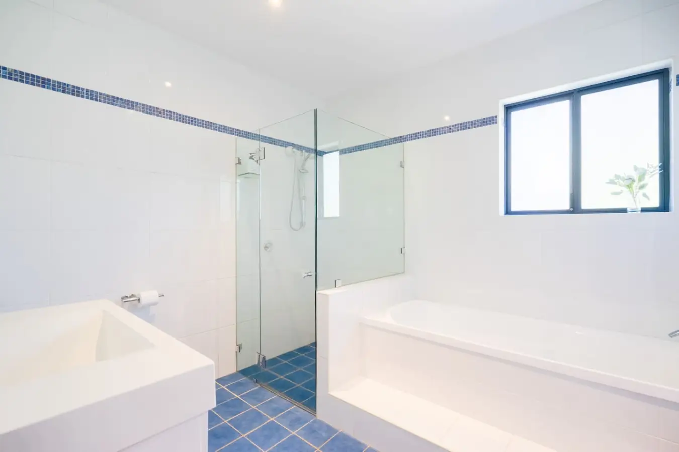 Alleura House – 5BR Bushland Retreat, Sleeps 12, Leura - Image 17