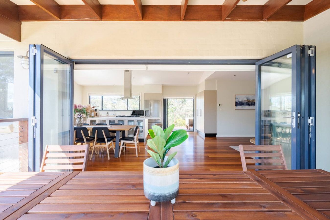 Alleura House – 5BR Bushland Retreat, Sleeps 12, Leura - Image 9