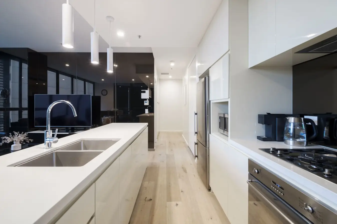 Sydney CBD 2-Bedroom Apartment with Hyde Park Views – Sleeps 6 - Image 2