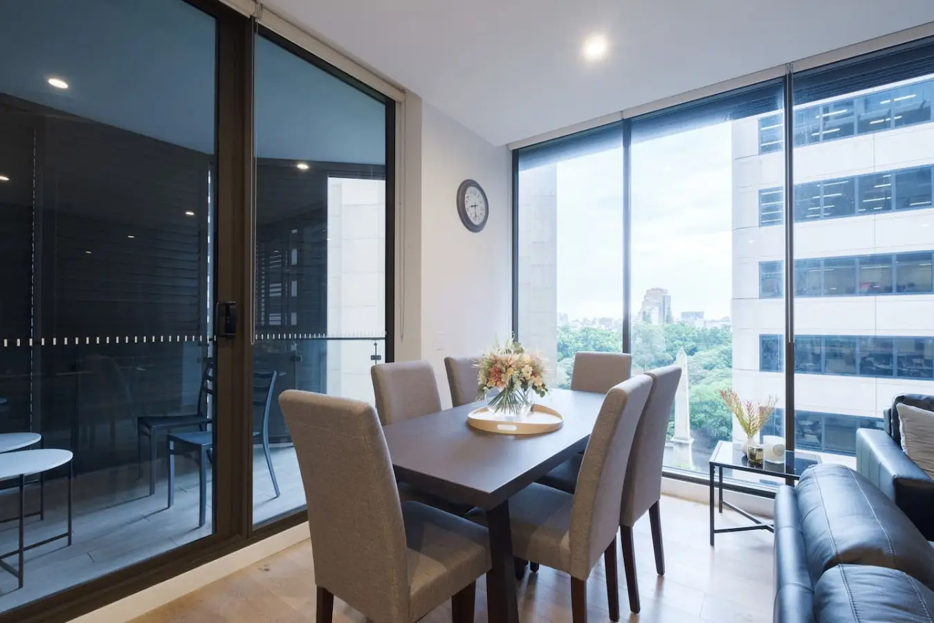 Sydney CBD 2-Bedroom Apartment with Hyde Park Views – Sleeps 6 - Image 8
