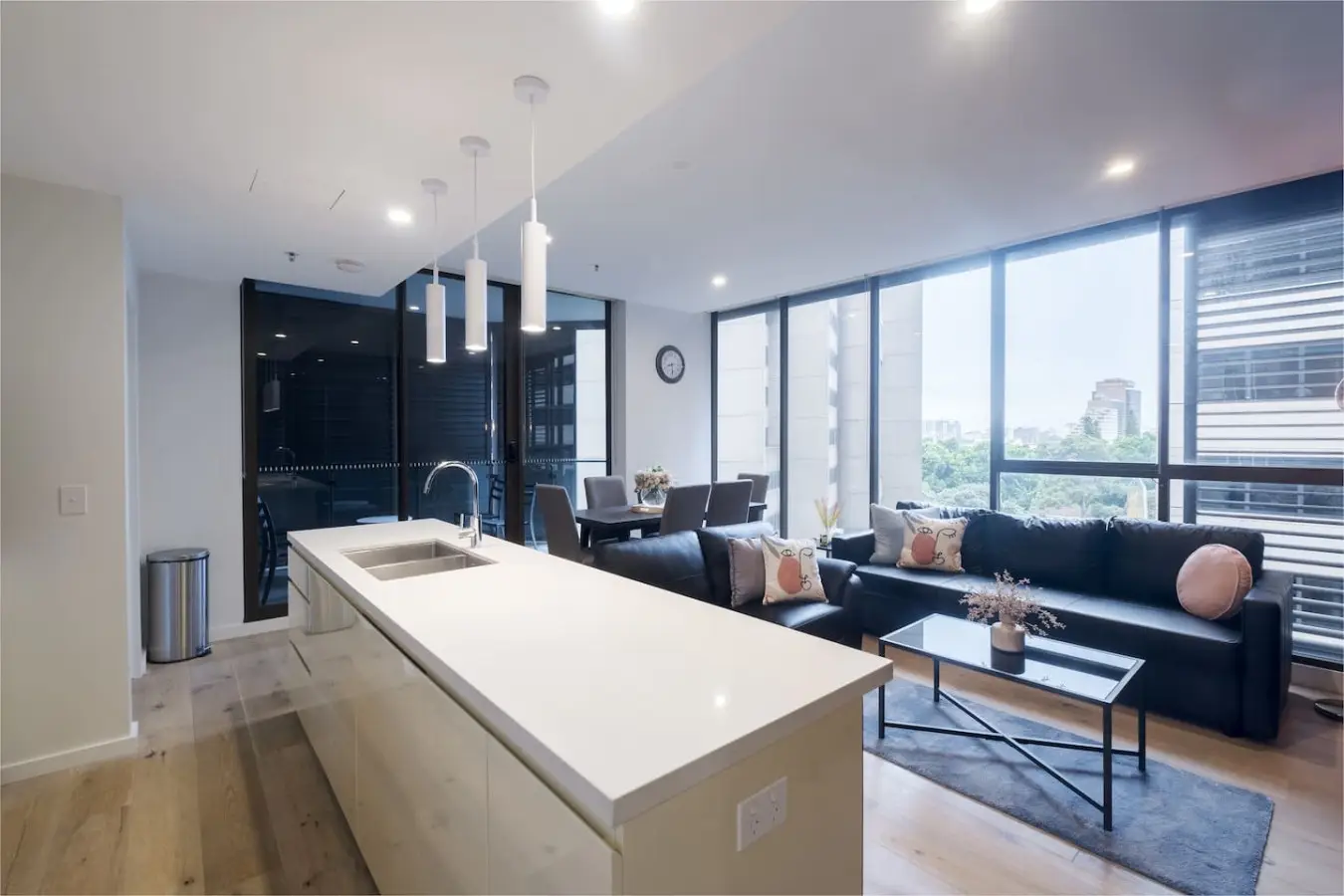 Sydney CBD 2-Bedroom Apartment with Hyde Park Views – Sleeps 6 - Image 5