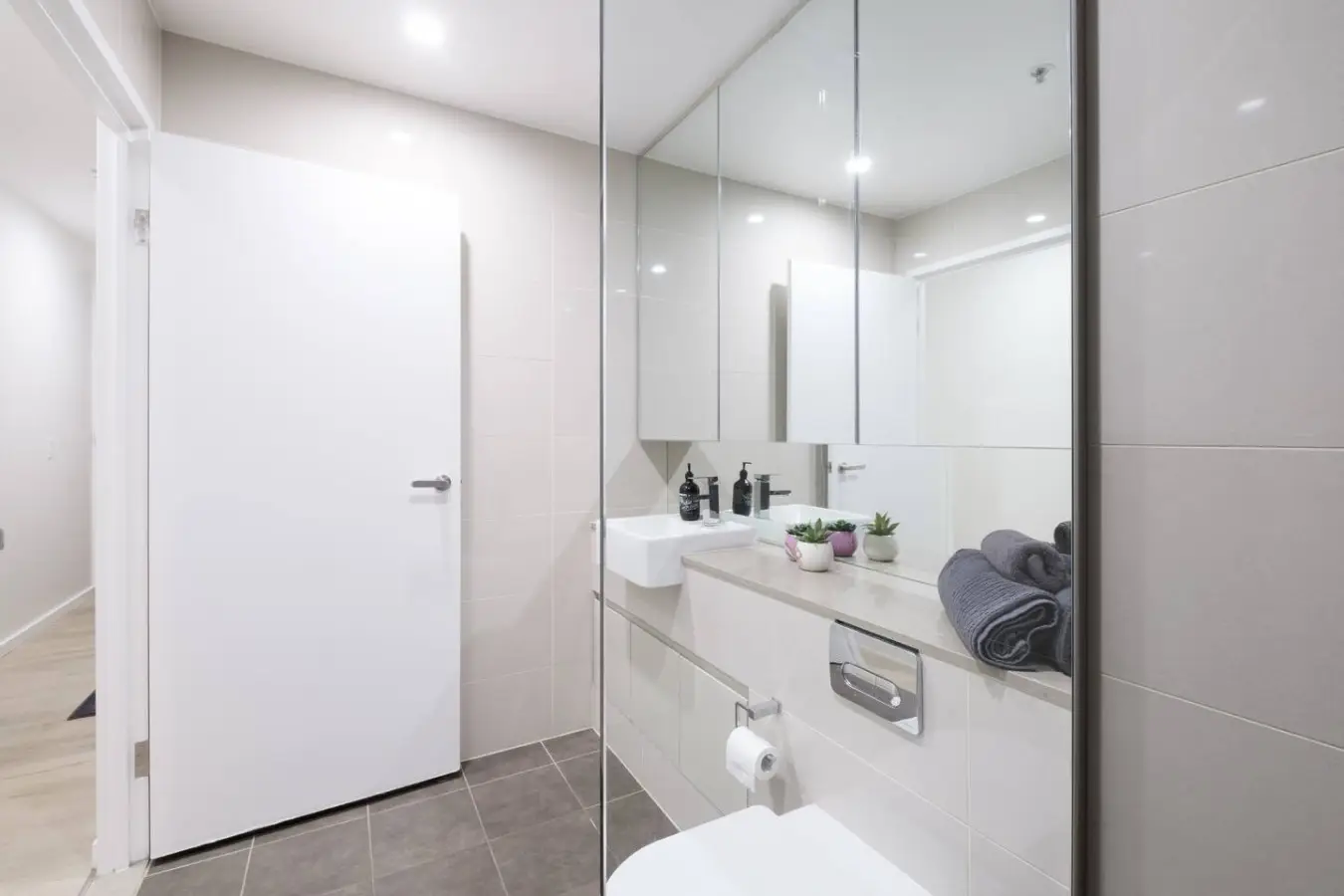 Sydney CBD 2-Bedroom Apartment with Hyde Park Views – Sleeps 6 - Image 19