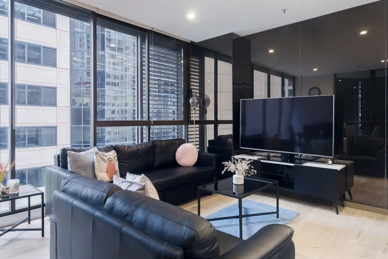 Sydney CBD 2-Bedroom Apartment with Hyde Park Views – Sleeps 6 - Image 6
