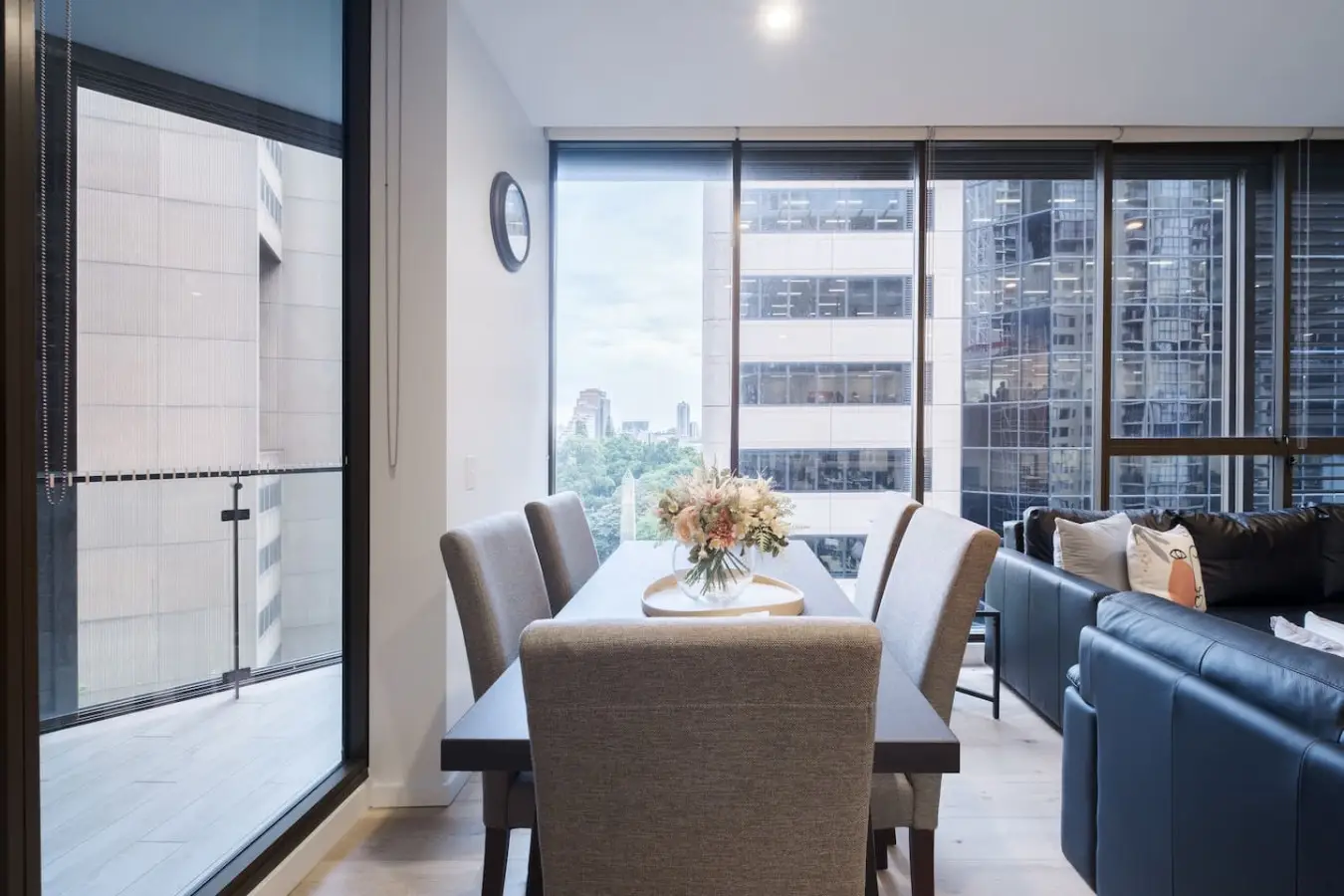 Sydney CBD 2-Bedroom Apartment with Hyde Park Views – Sleeps 6 - Image 3