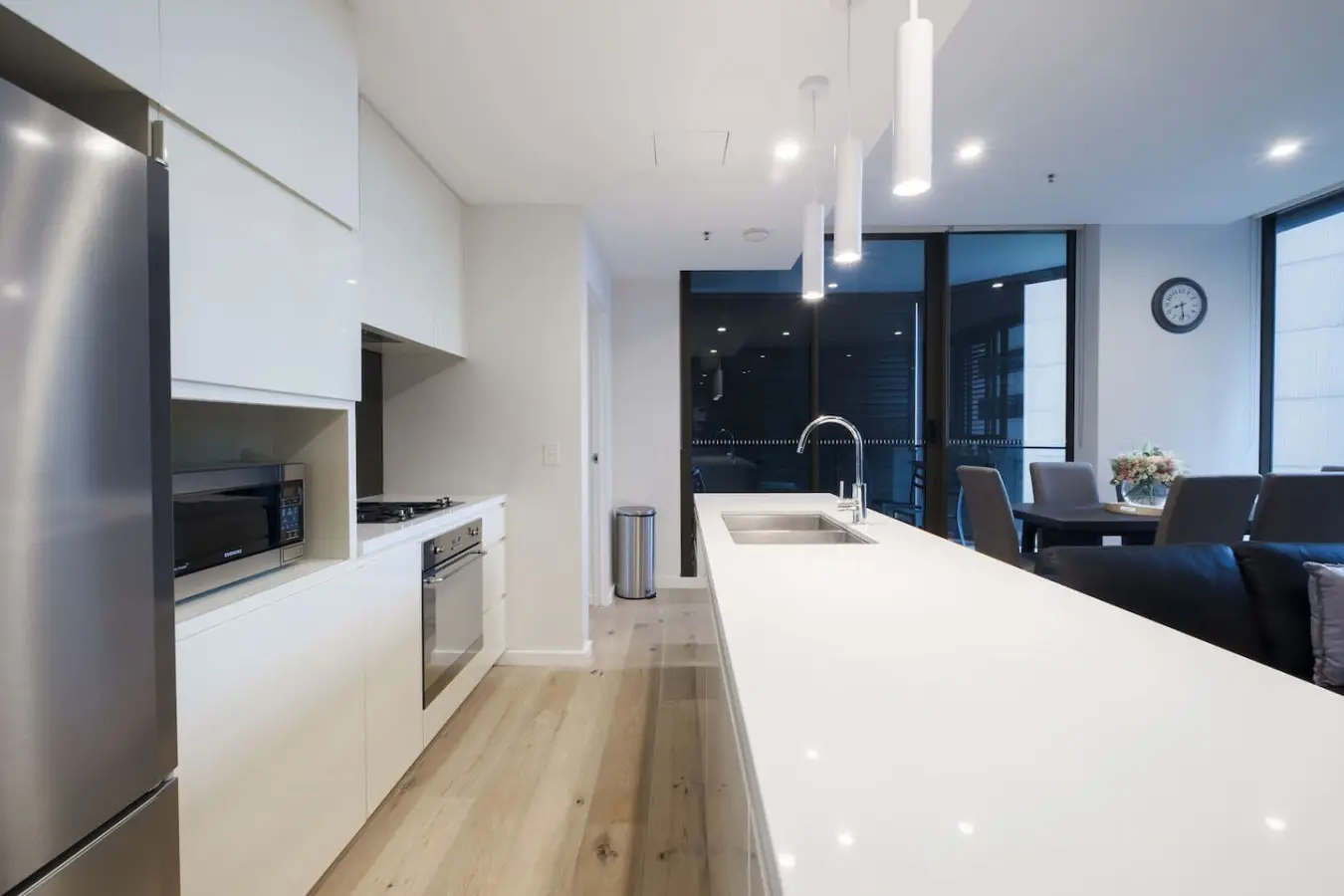 Sydney CBD 2-Bedroom Apartment with Hyde Park Views – Sleeps 6 - Image 9