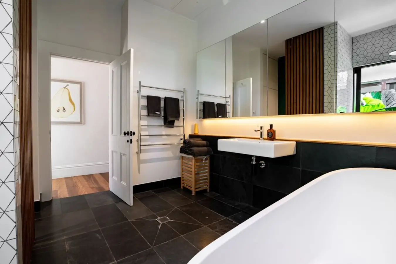 Villa Catherine – 3BR House, Lilyfield, 15 Min to Sydney CBD - Image 16