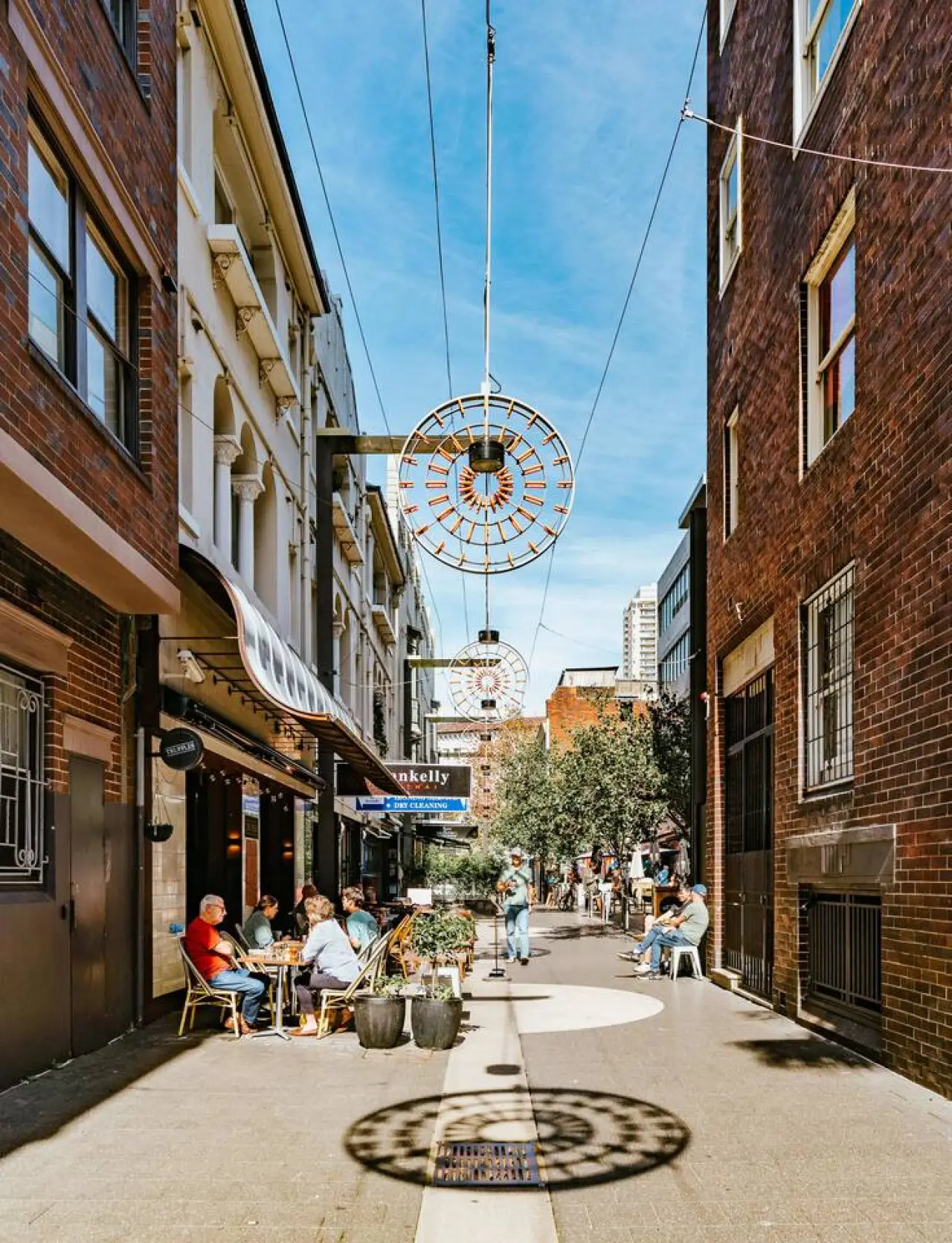 Oversized Potts Point Studio, Pet Friendly, Art Deco Building - Image 13