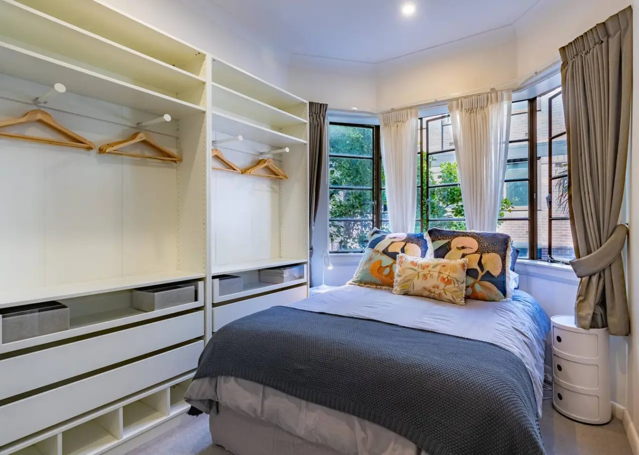 Oversized Potts Point Studio, Pet Friendly, Art Deco Building - Image 8