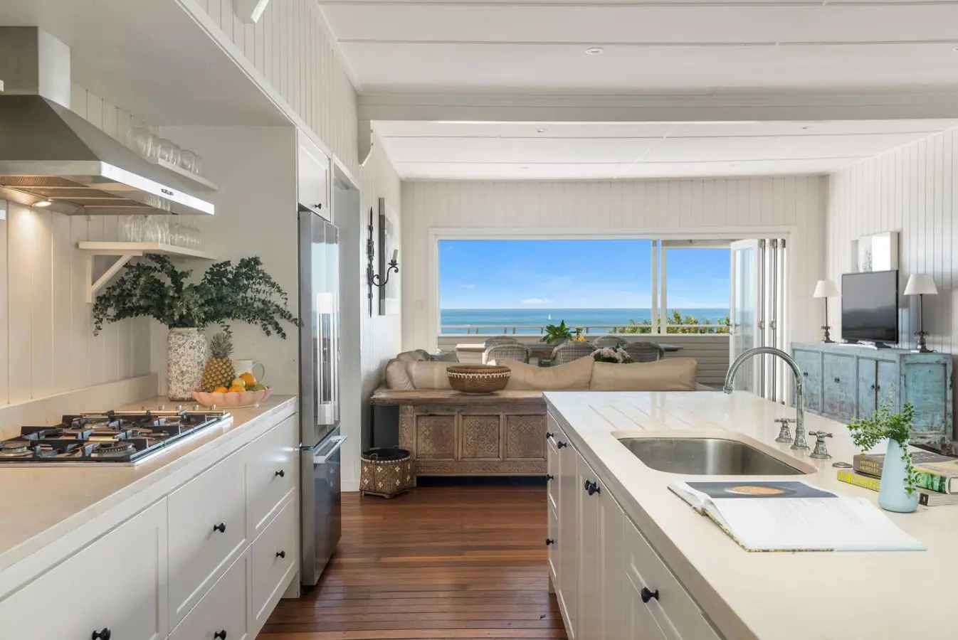 Luxury 3BR Beach House with Ocean Views, Whale Beach - Image 10
