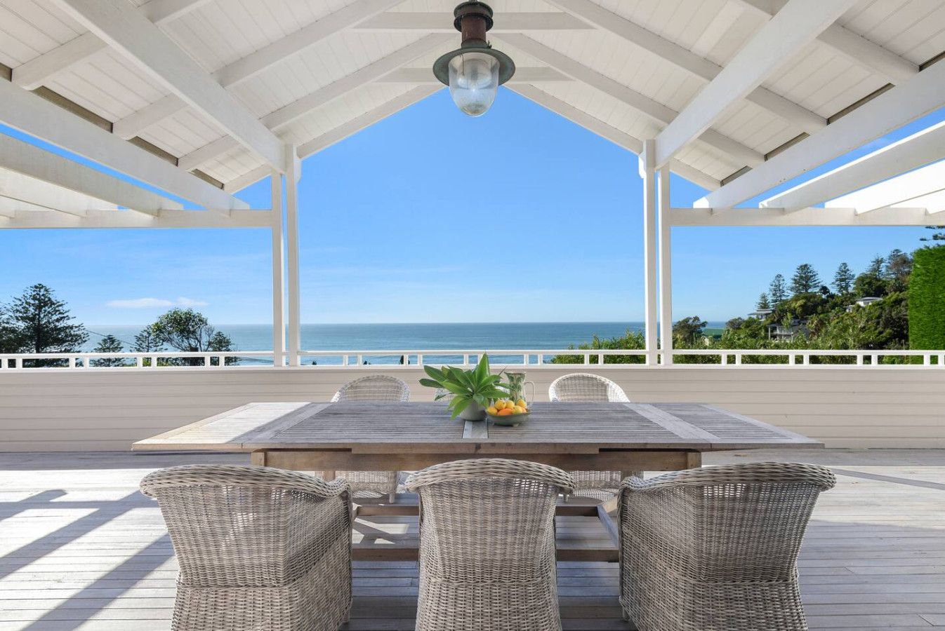 Luxury 3BR Beach House with Ocean Views, Whale Beach