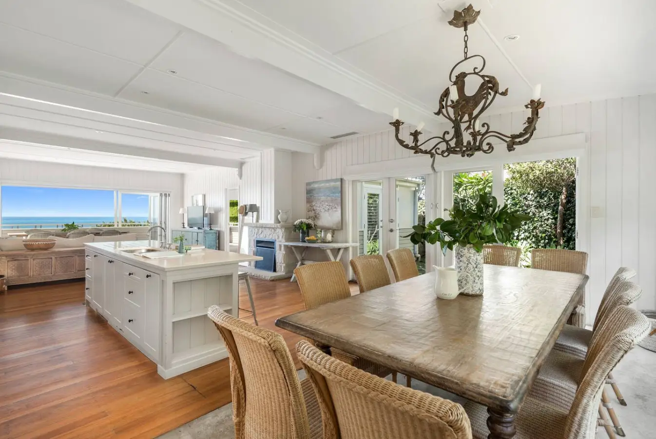 Luxury 3BR Beach House with Ocean Views, Whale Beach - Image 9