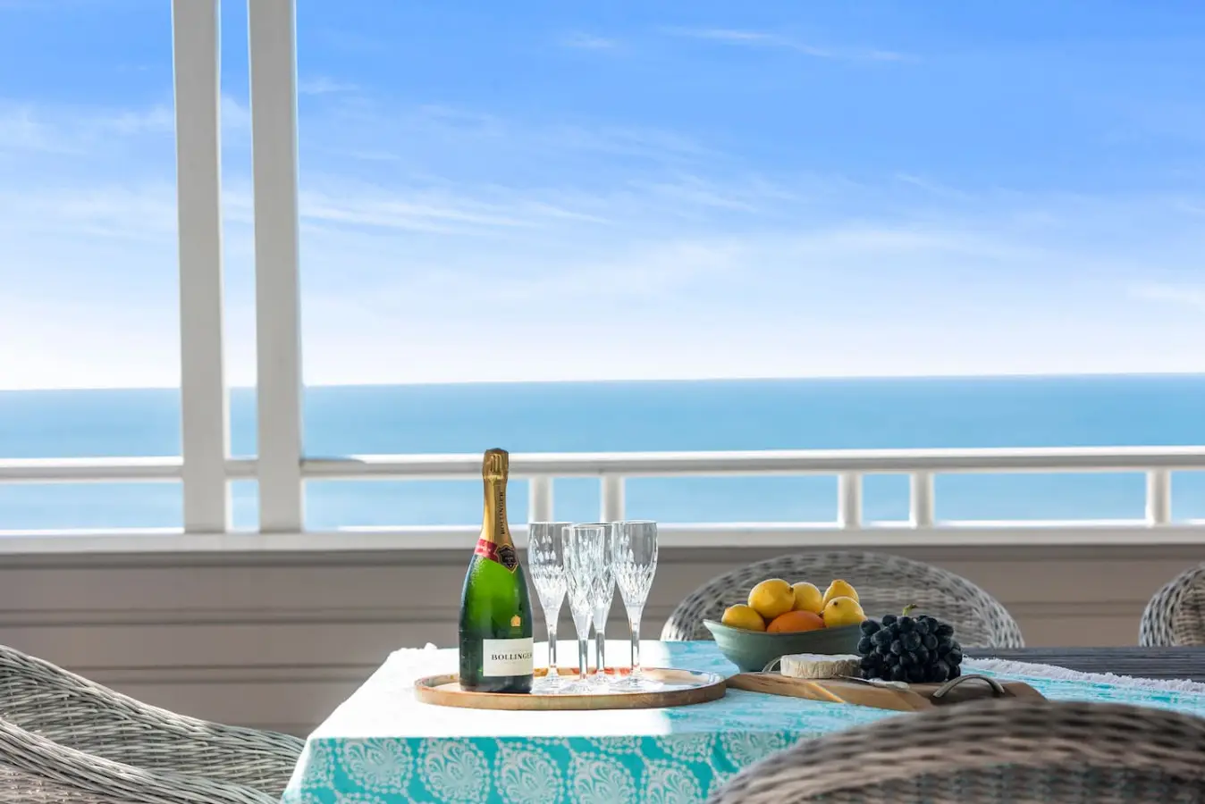 Luxury 3BR Beach House with Ocean Views, Whale Beach - Image 3