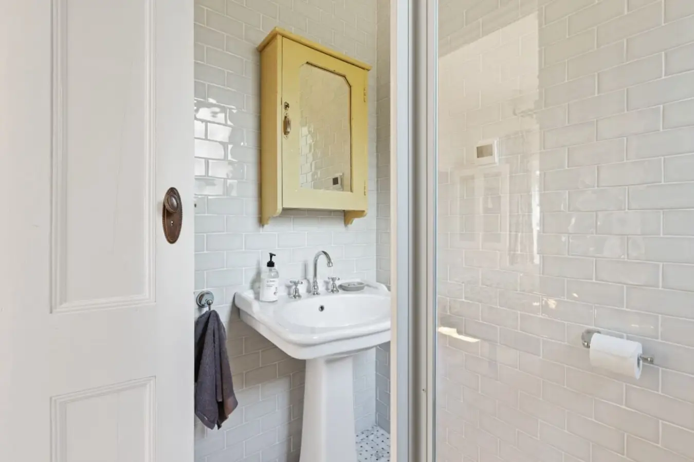 Victory Cottage – 3BR with Fireplace, Leura, Blue Mountains - Image 11