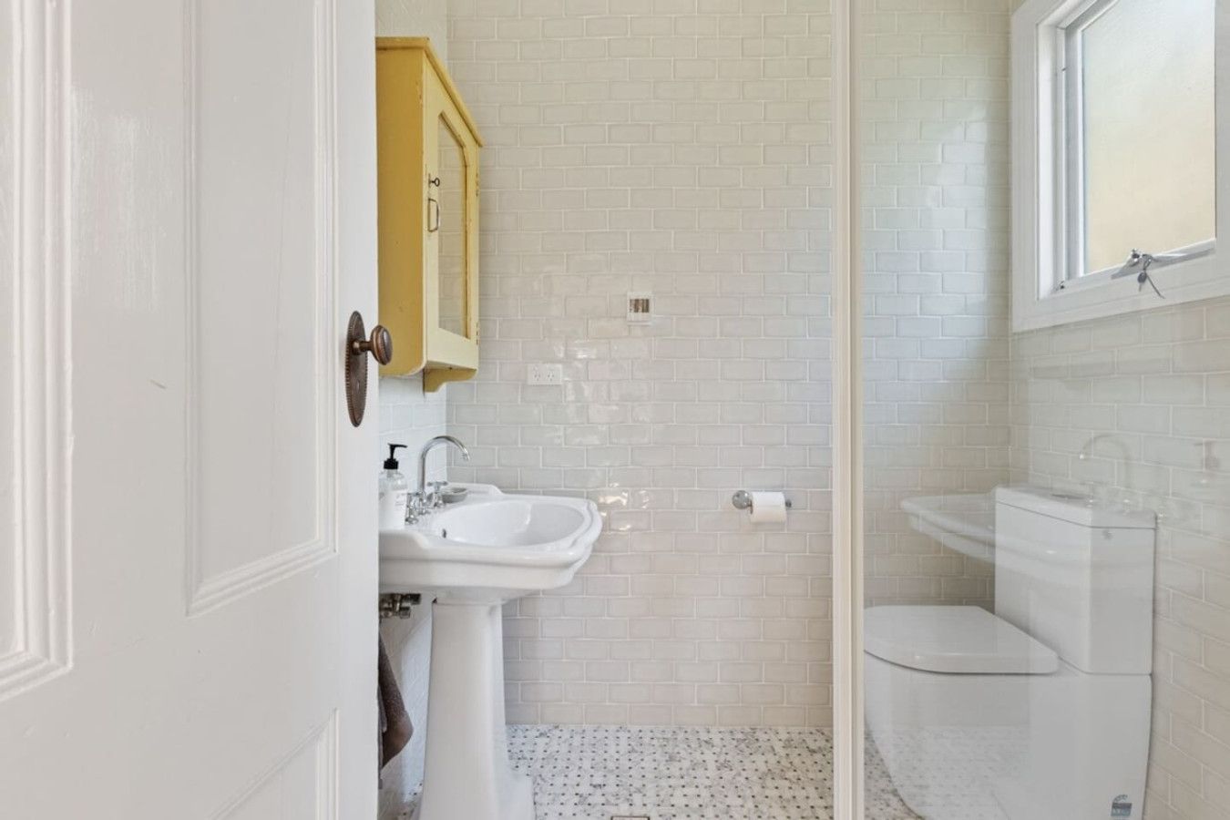 Victory Cottage – 3BR with Fireplace, Leura, Blue Mountains - Image 10