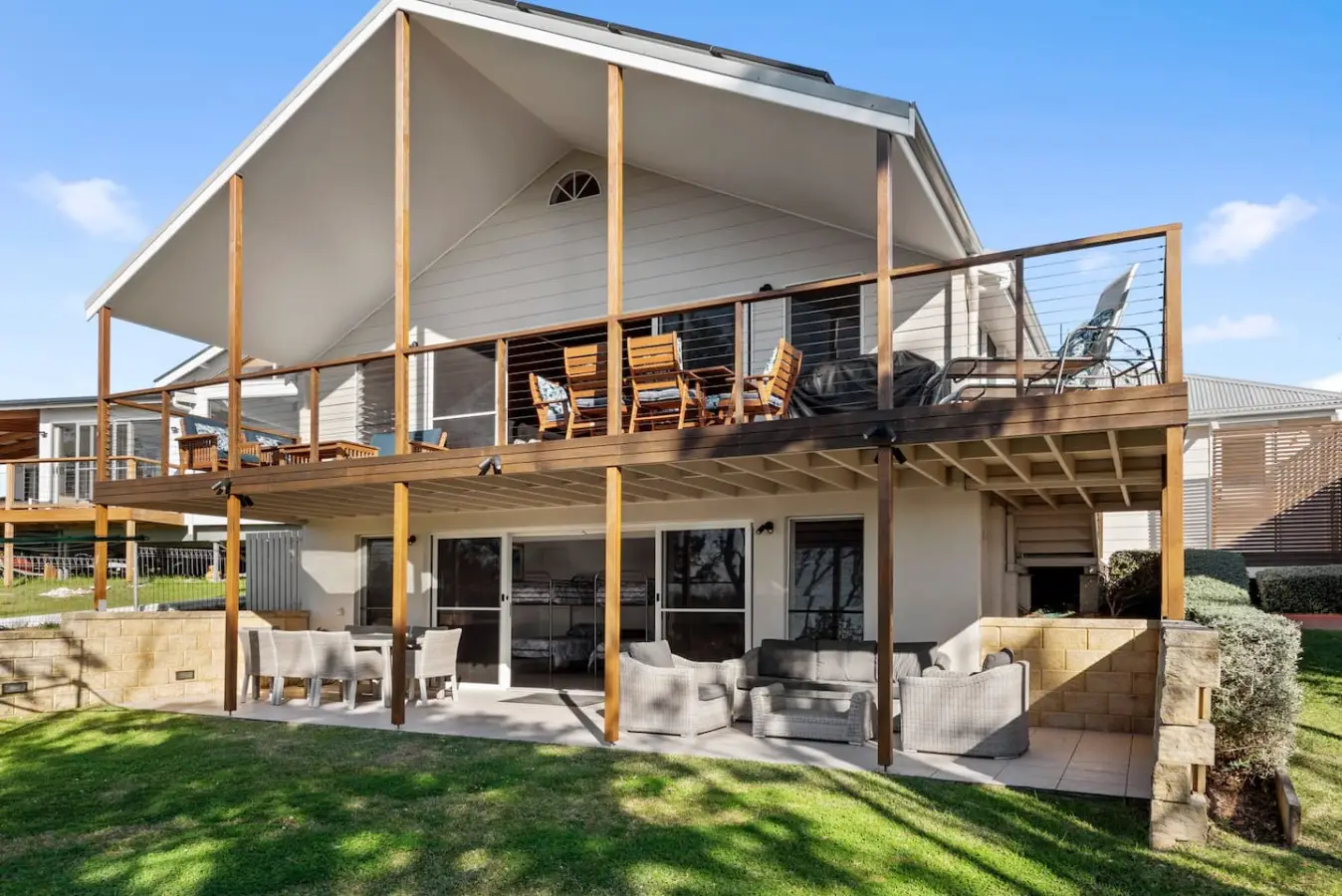 The Lighthouse – 4BR Beach House, Sleeps 10, Mollymook (Monthly Stays) - Image 7