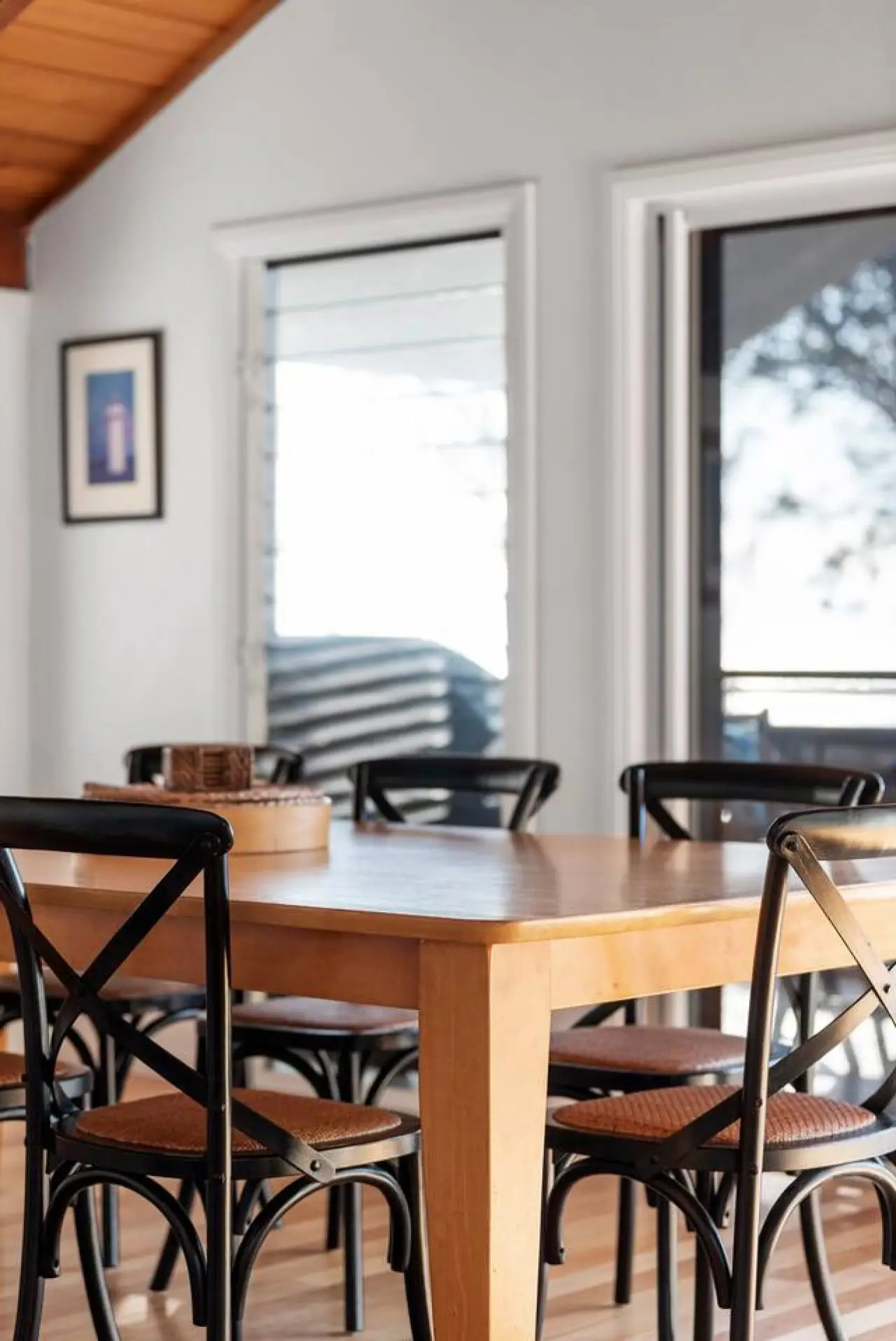 The Lighthouse – 4BR Beach House, Sleeps 10, Mollymook (Monthly Stays) - Image 17