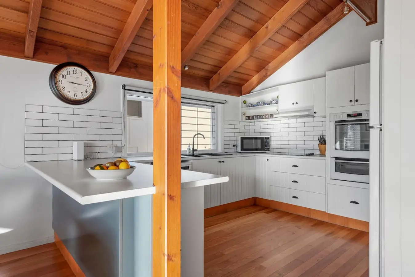 The Lighthouse – 4BR Beach House, Sleeps 10, Mollymook (Monthly Stays) - Image 9