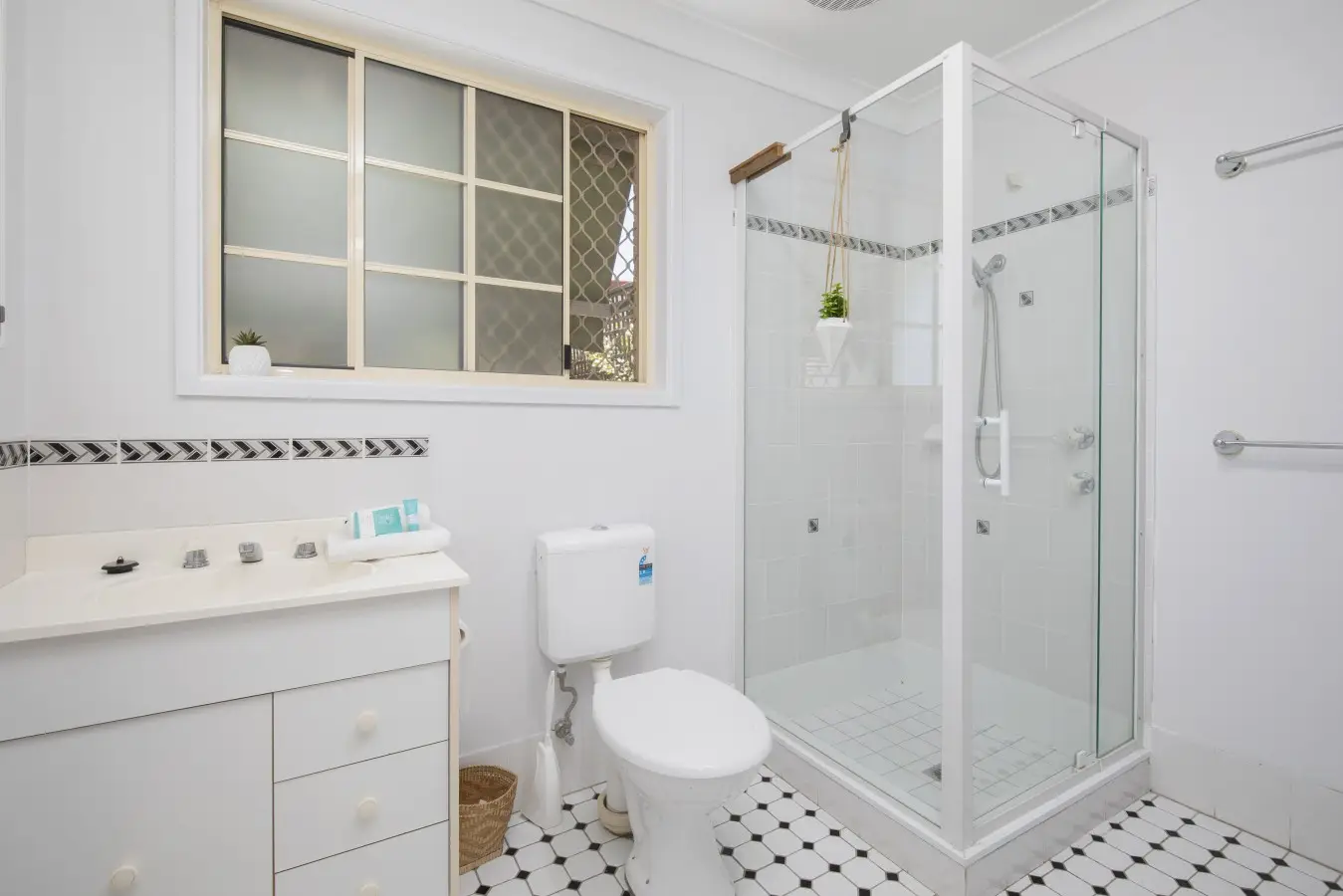 1BR Tighes Hill Retreat - Image 12