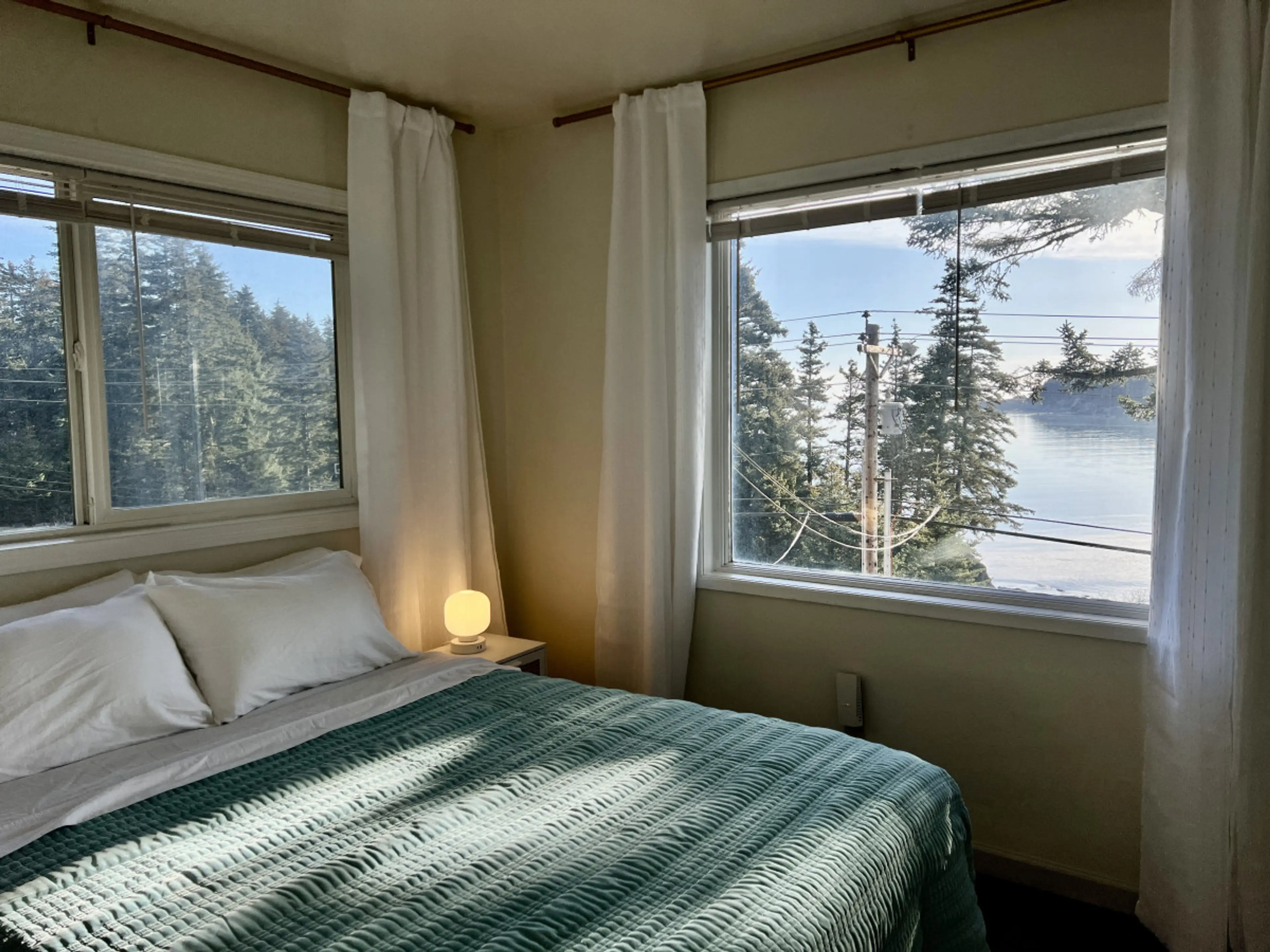 QUEEN BEDROOM OCEAN VIEW