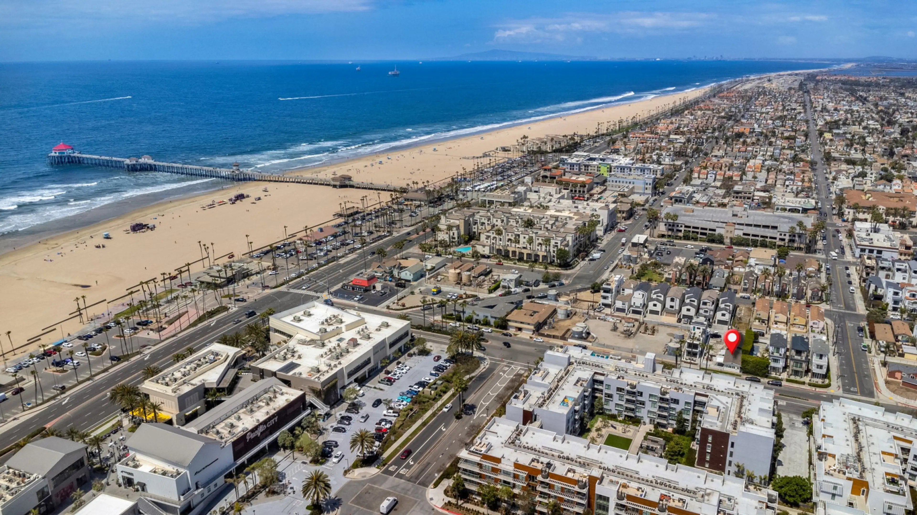 Best location in Huntington Beach. 2-3 min walk to beach, shops and dining!!