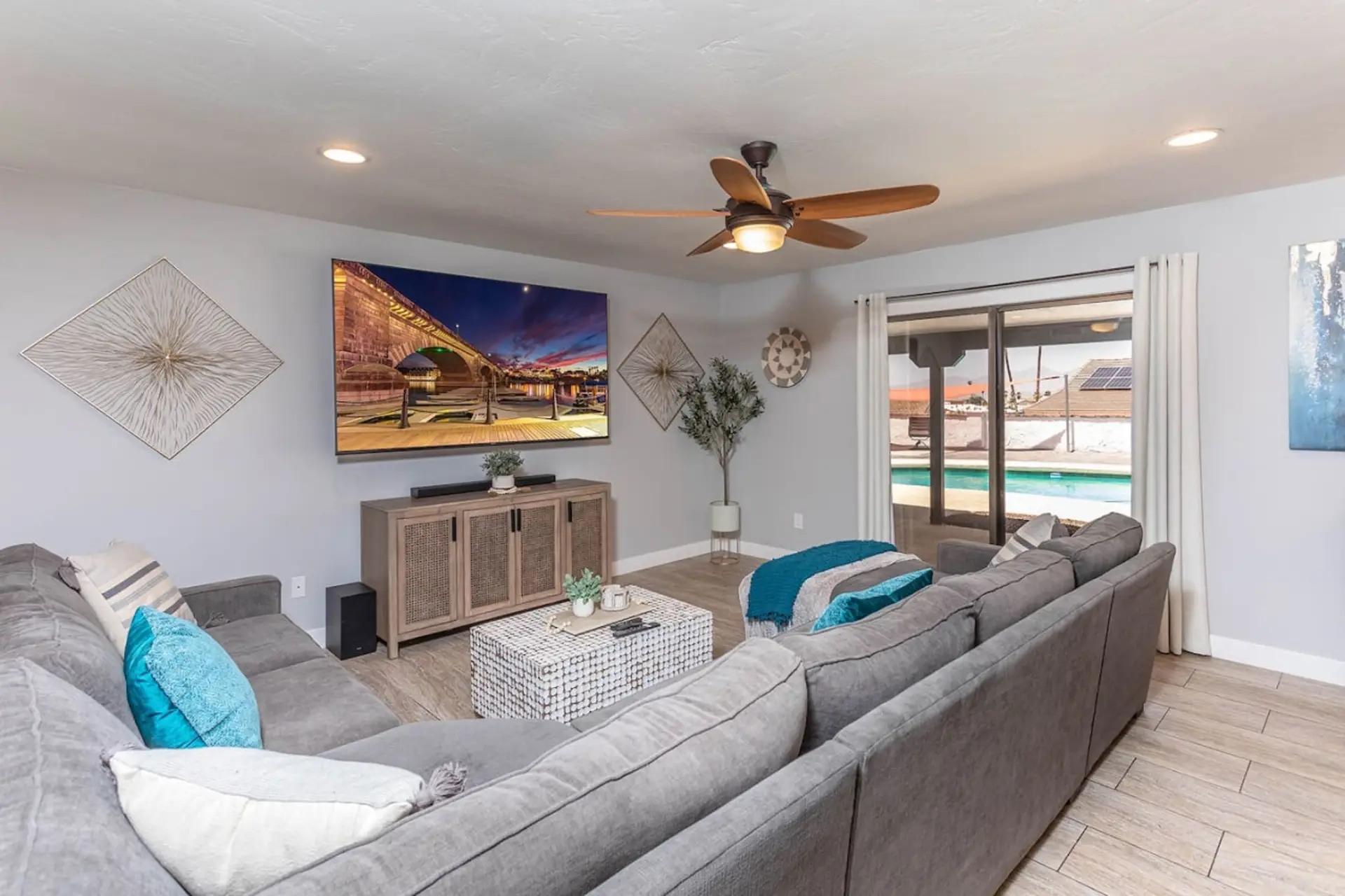 Open concept living area to the dining/kitchen area