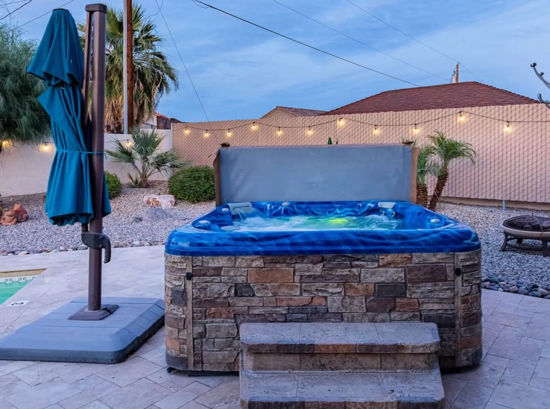Jacuzzi on the private backyard