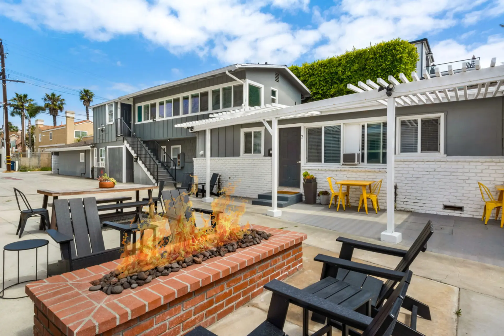 Perfectly located between Main Street and Pacific City! 2-3 min walk to beach, shops and dining!