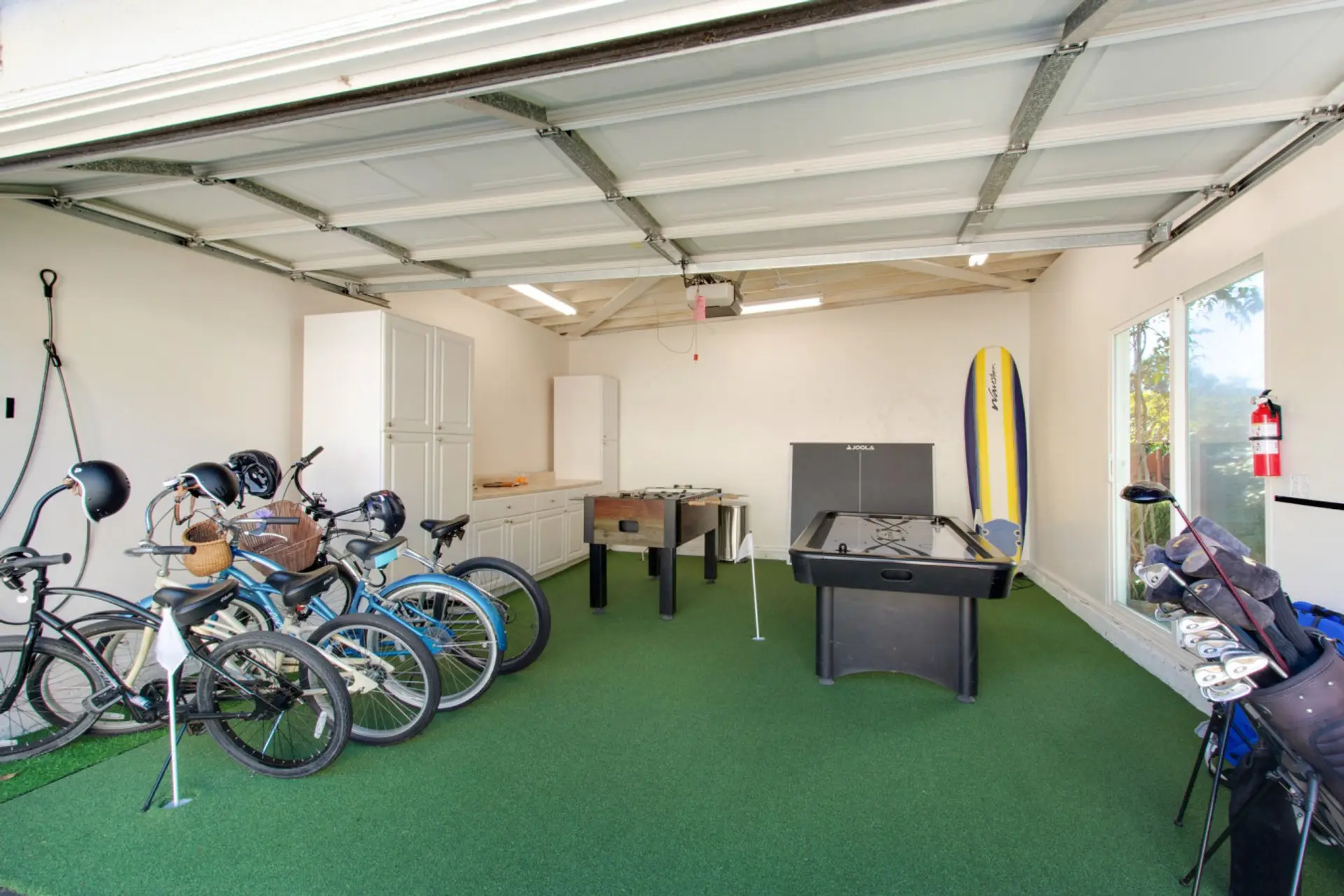 GARAGE GAME ROOM