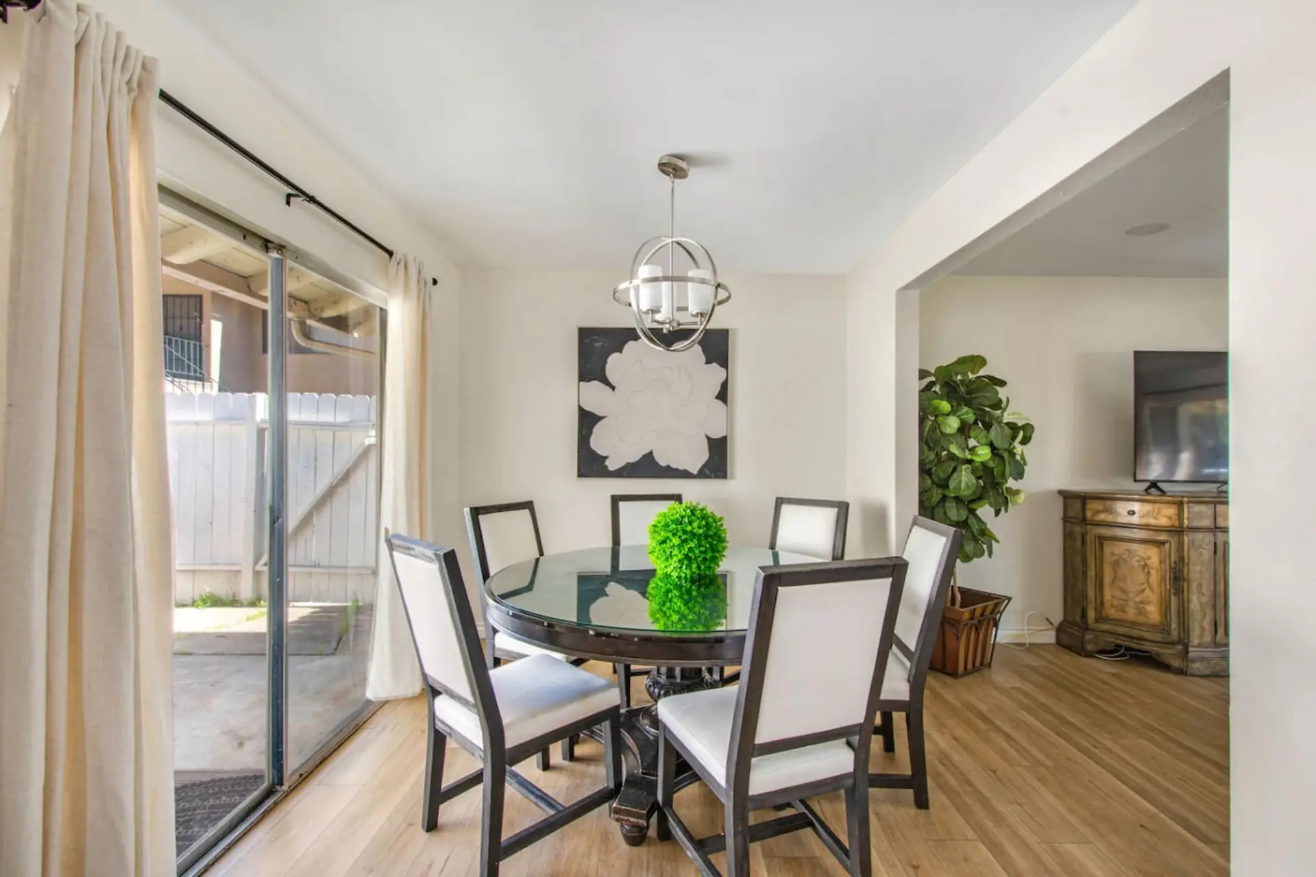 Dining area with table seating for up to 6 guests.