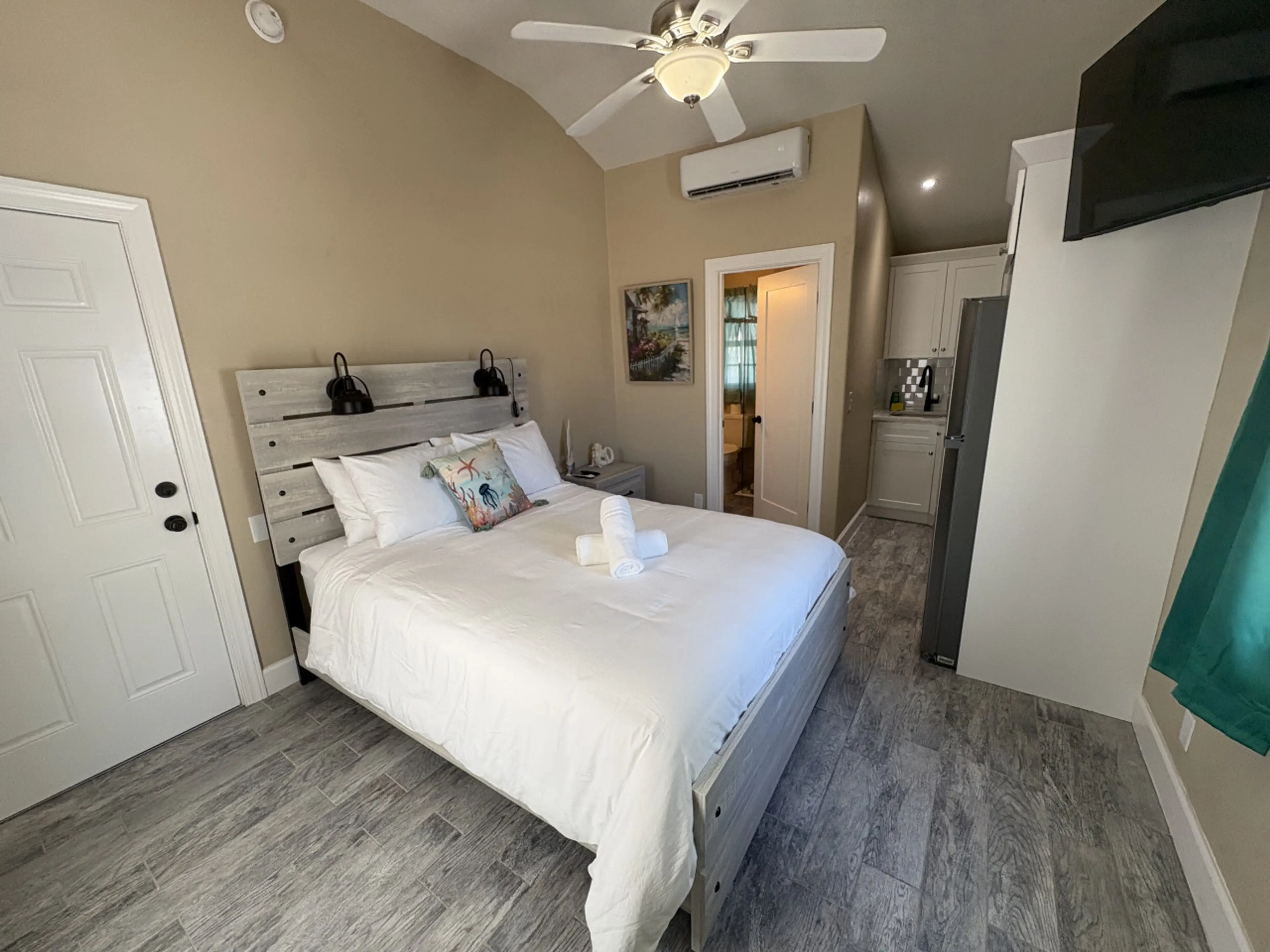 Queen bedroom with pool view