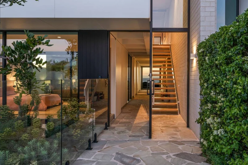 Reef House - Image 35