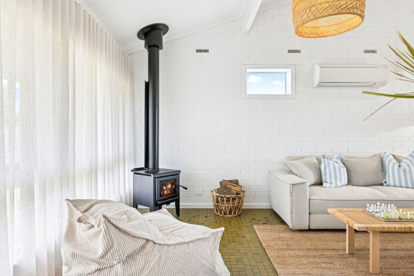 Saltys Silver Sands - Image 1