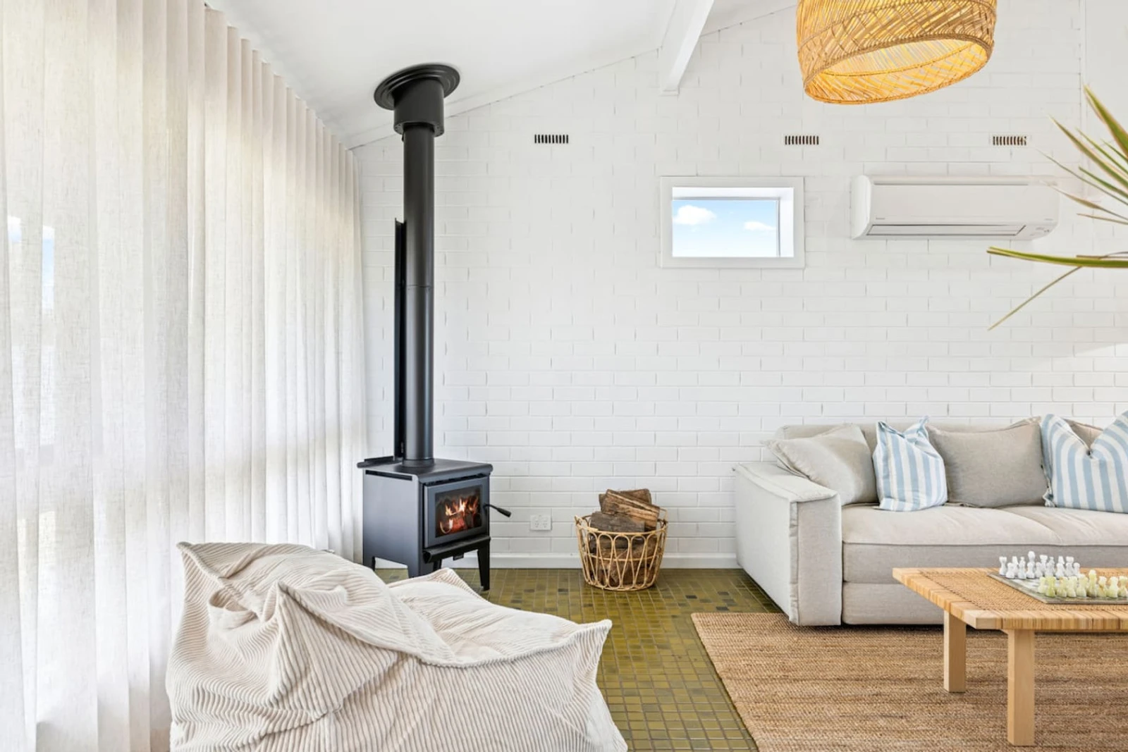 Saltys Silver Sands - Image 1