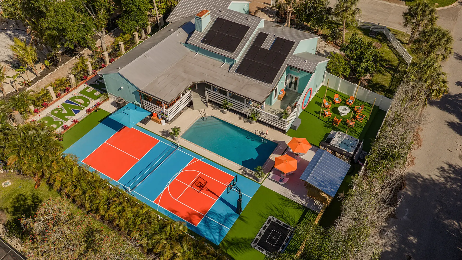 Welcome to Coastal Clubhouse! Perfect for your large family vacation or IMG sports team!