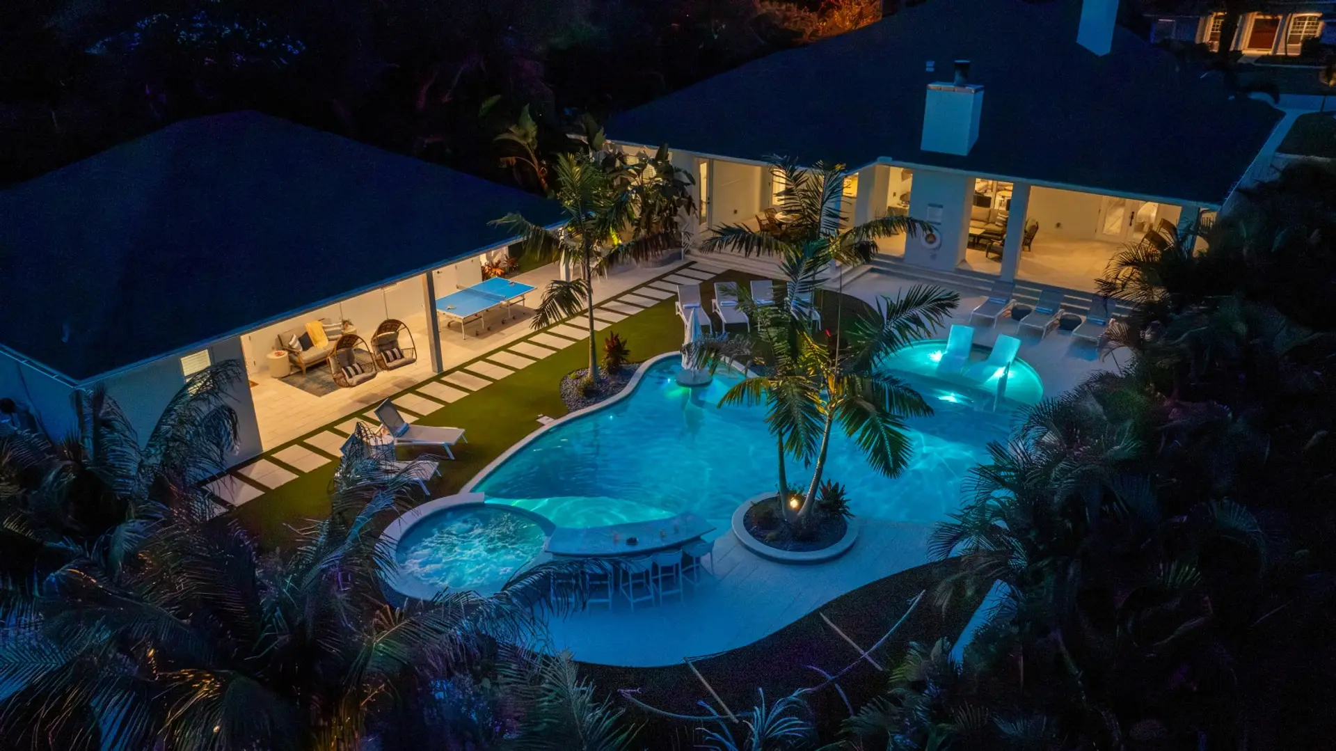 Luxury heated pool with hot tub, waterfall, sun-shelf and pool loungers
