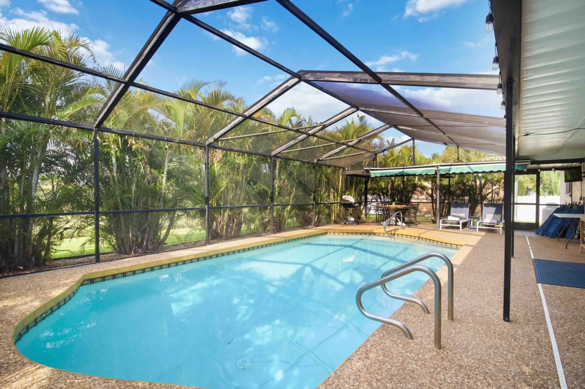 Come enjoy your stay with us in beautiful Palma Sola!