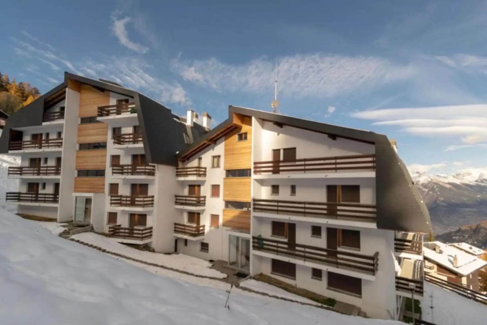 Mont Parrain building slope side
