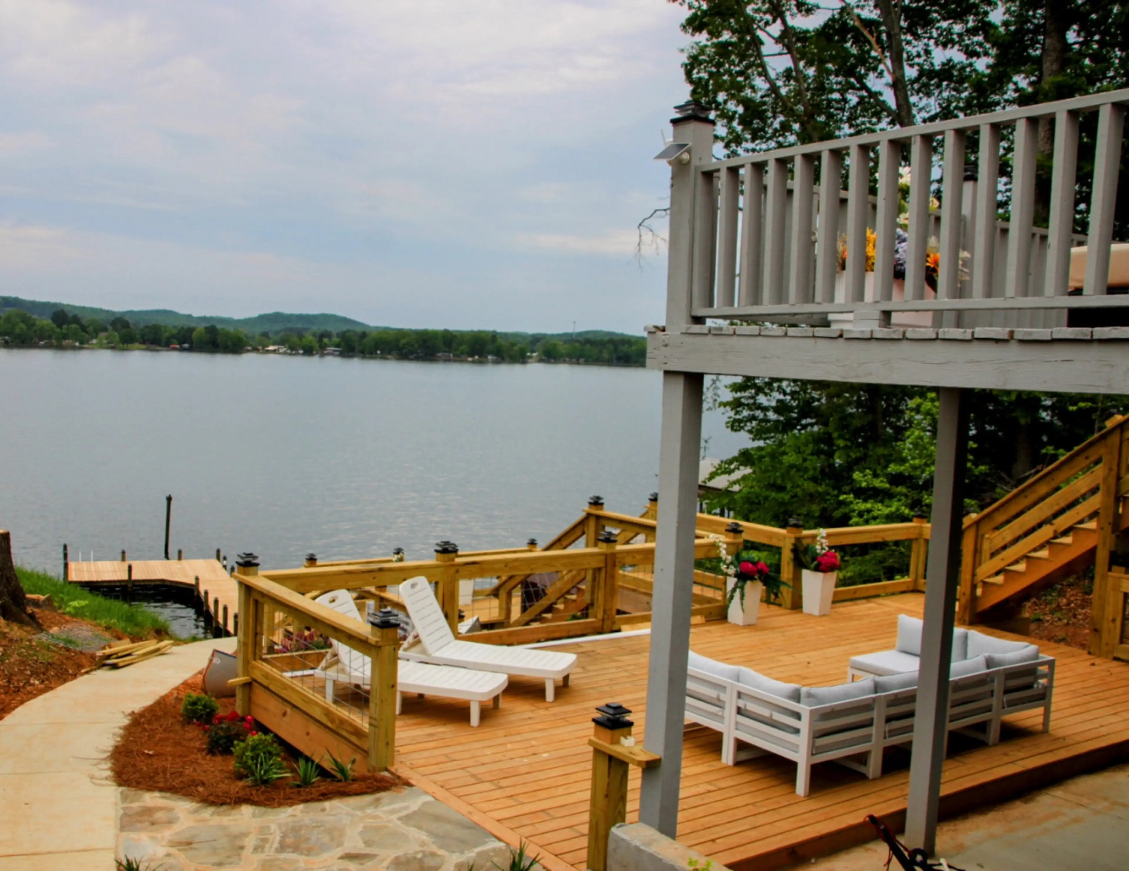 Waterfront View of Weiss Lake