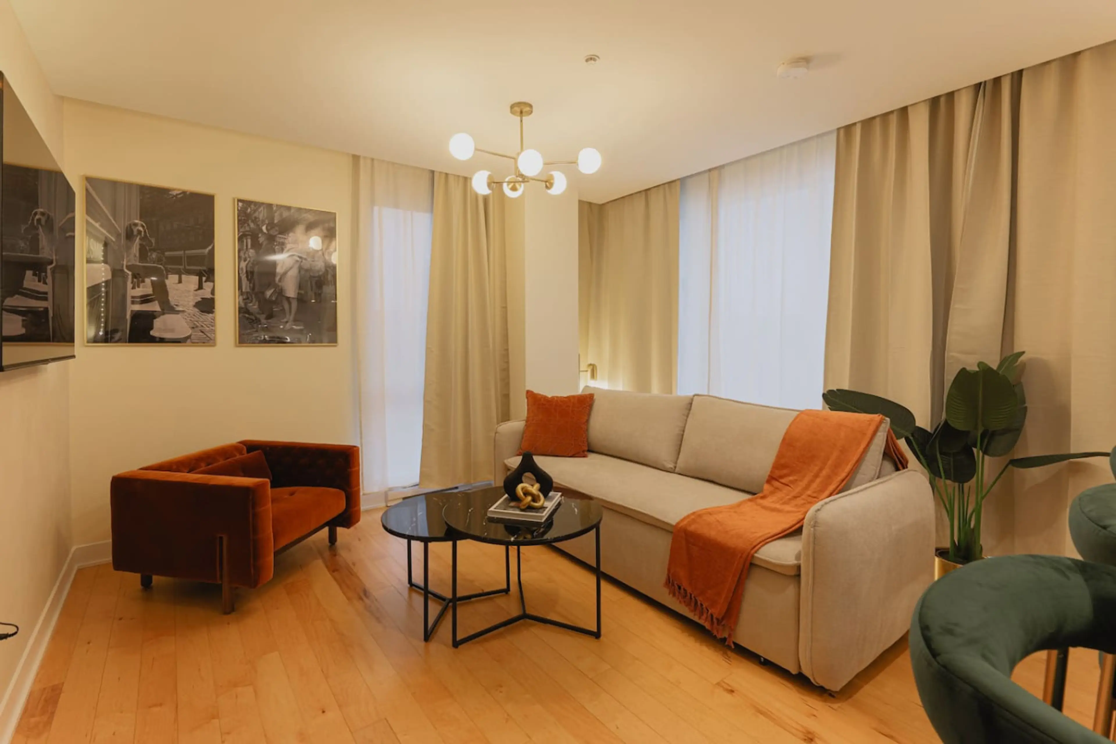 Roze 2BR Penthouse Suite | Central Downtown