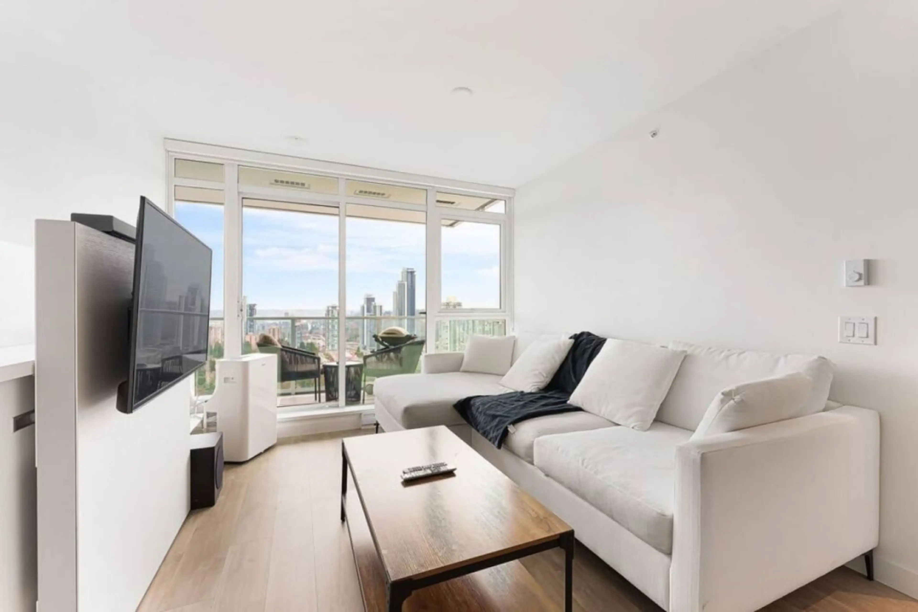 Stylish and cozy family room in the heart of Coquitlam. Perfect for couples and business professionals, featuring a TV with preloaded streaming services. Just minutes from the scenic Lafarge Lake, it's the ideal space to relax and unwind.