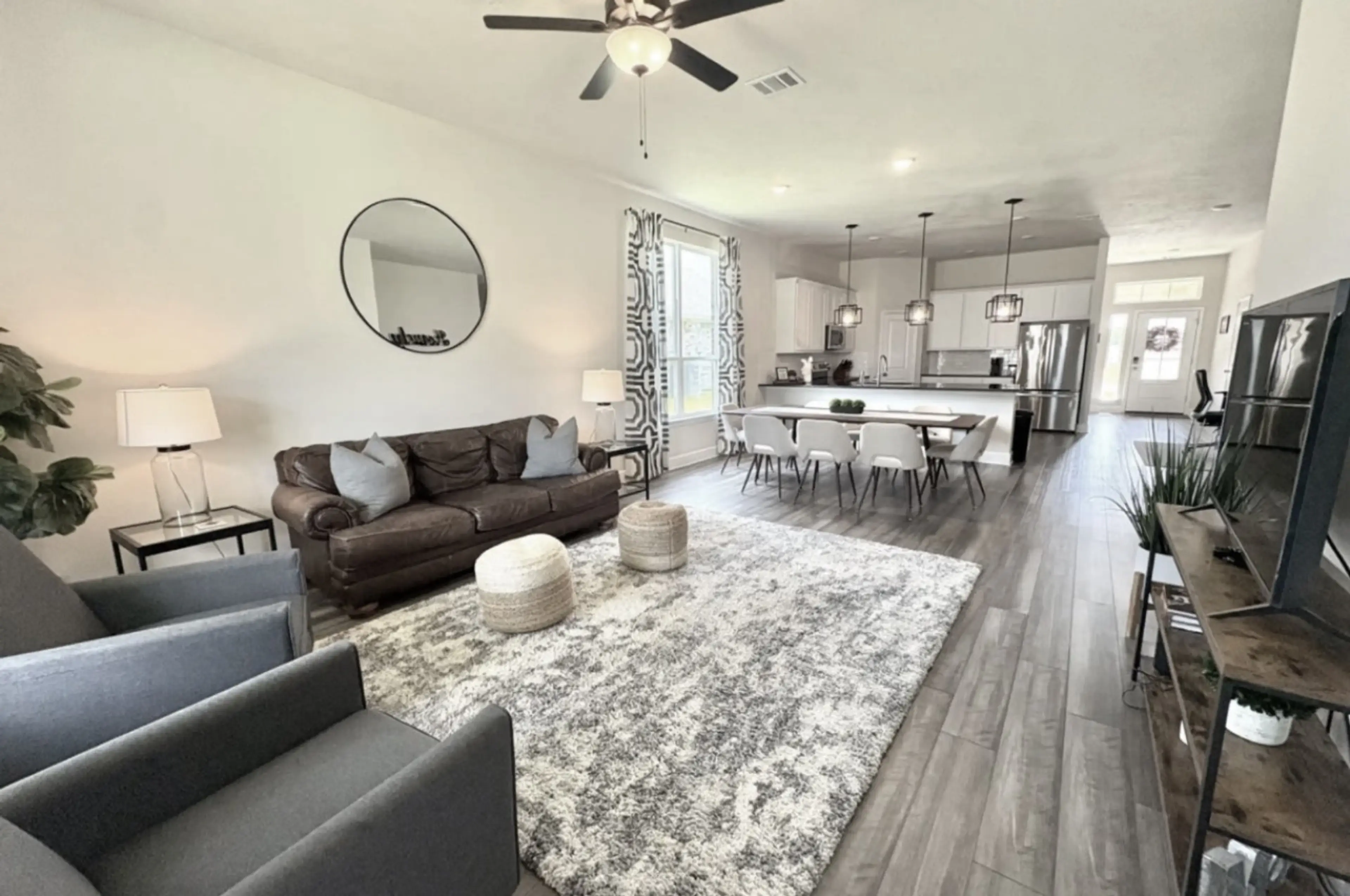 Stunning Living room area with beautiful decor that flows into the dining space (NEW Dining room Table, seats 8) and kitchen.rea with beautiful decor that flows into the dining space (NEW Dining room Table, seats 8))and kitchen.