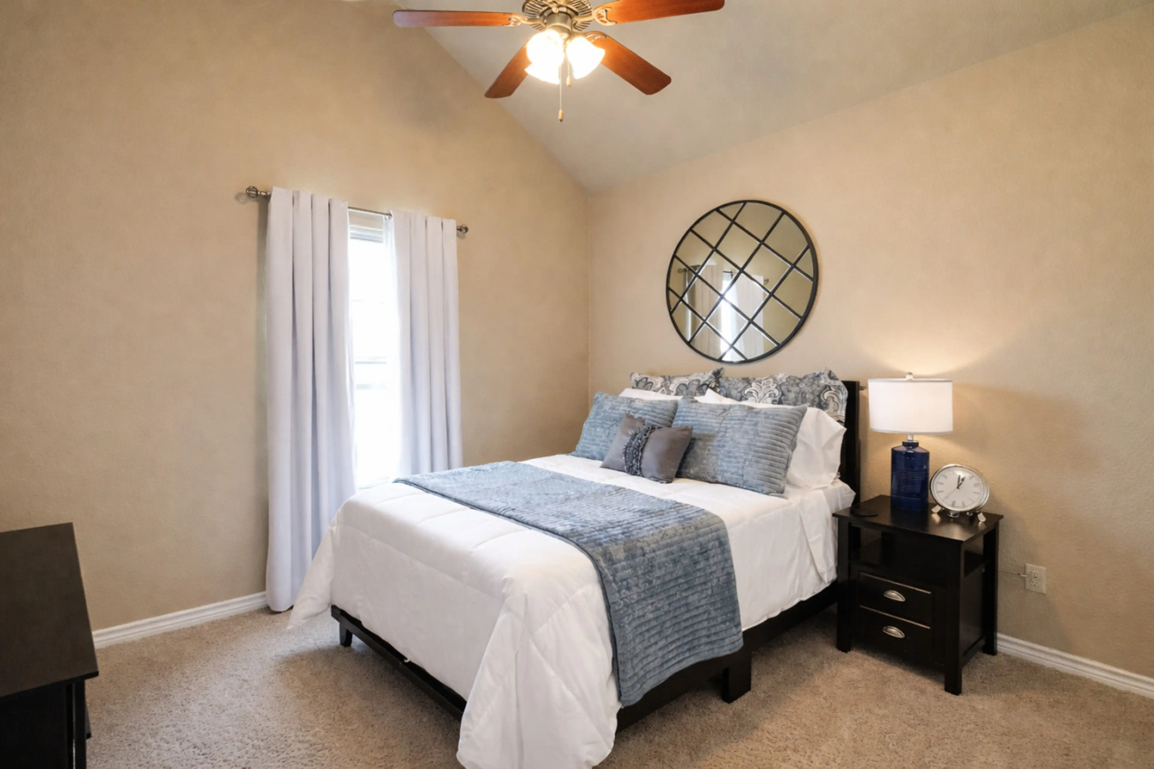 Bedroom 1: Queen Bed w/tv