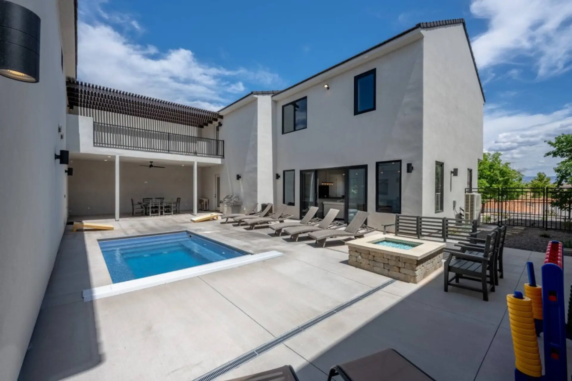 Private Pool & Deck Area