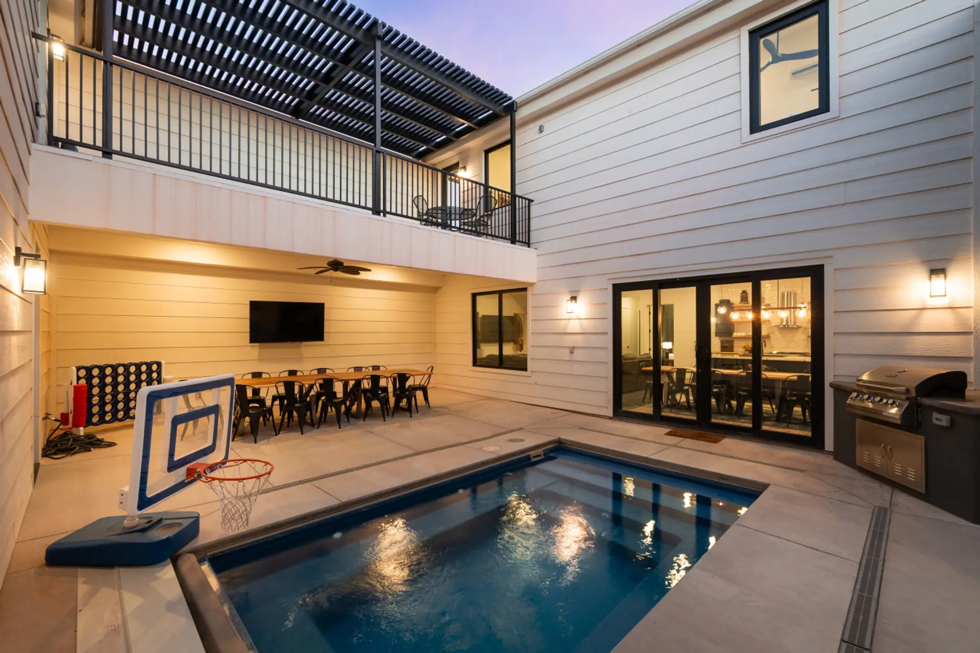 Enjoy 2 Pools, Outdoor Courtyard with BBQ and seating area
