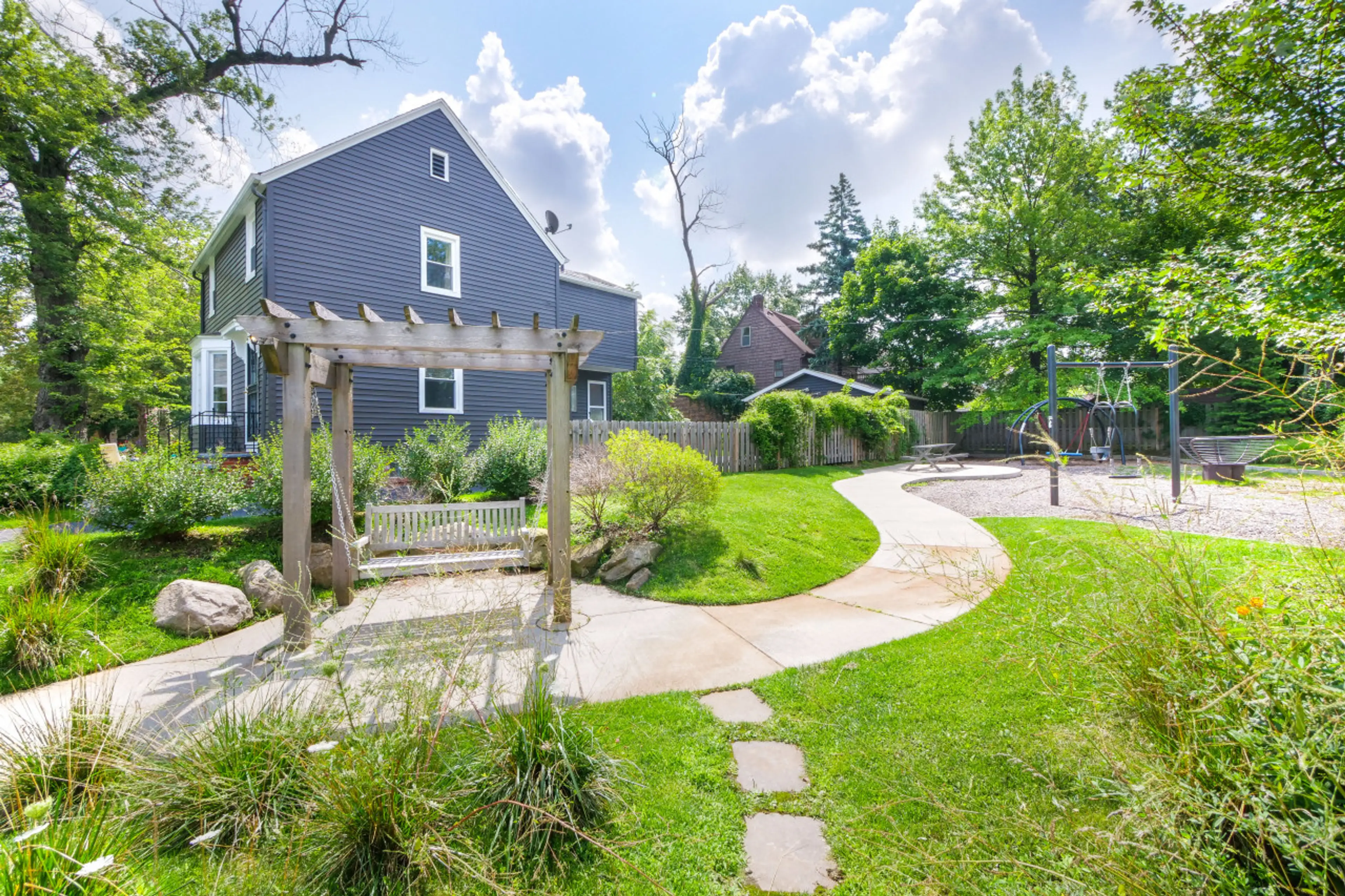 Step outside into your private oasis 🌿🛝 with a garden swing, winding paths, and a fun play area for kids. Perfect for relaxing, exploring, or enjoying family time in nature. 🌸☀️