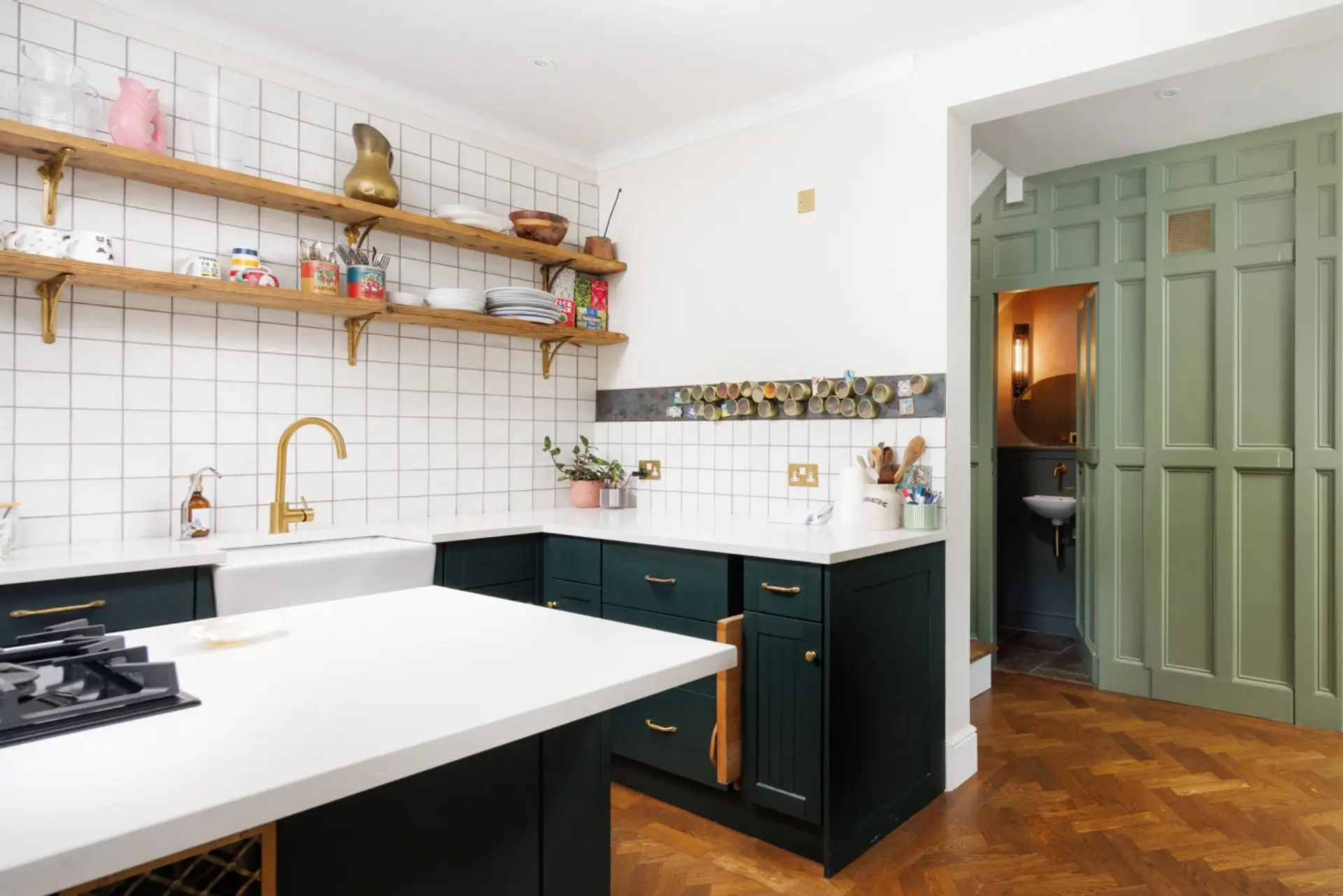 Well equipped kitchen with Airfryer Convection Oven
